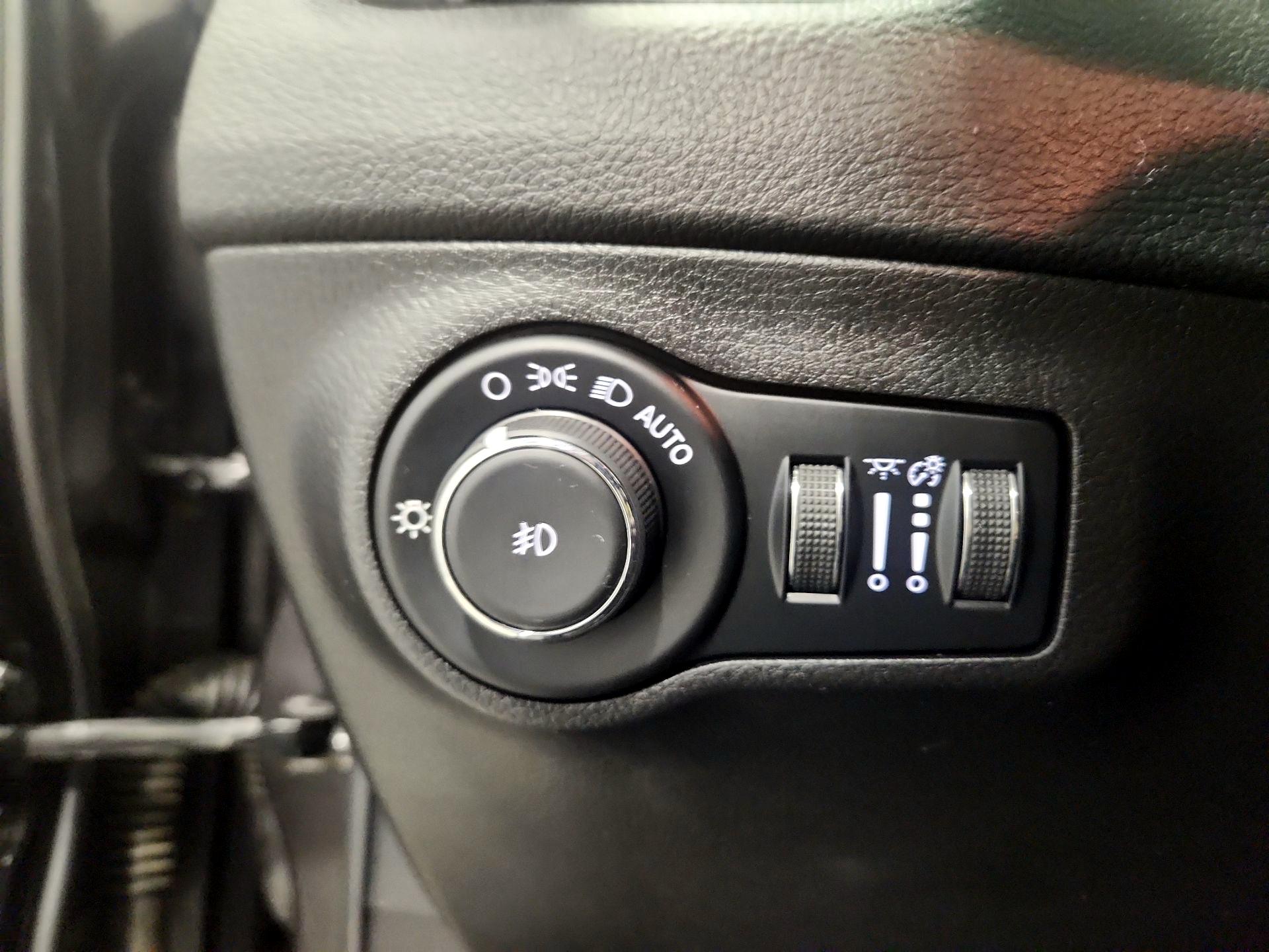 Thumbnail: 2020 Jeep Compass - 13