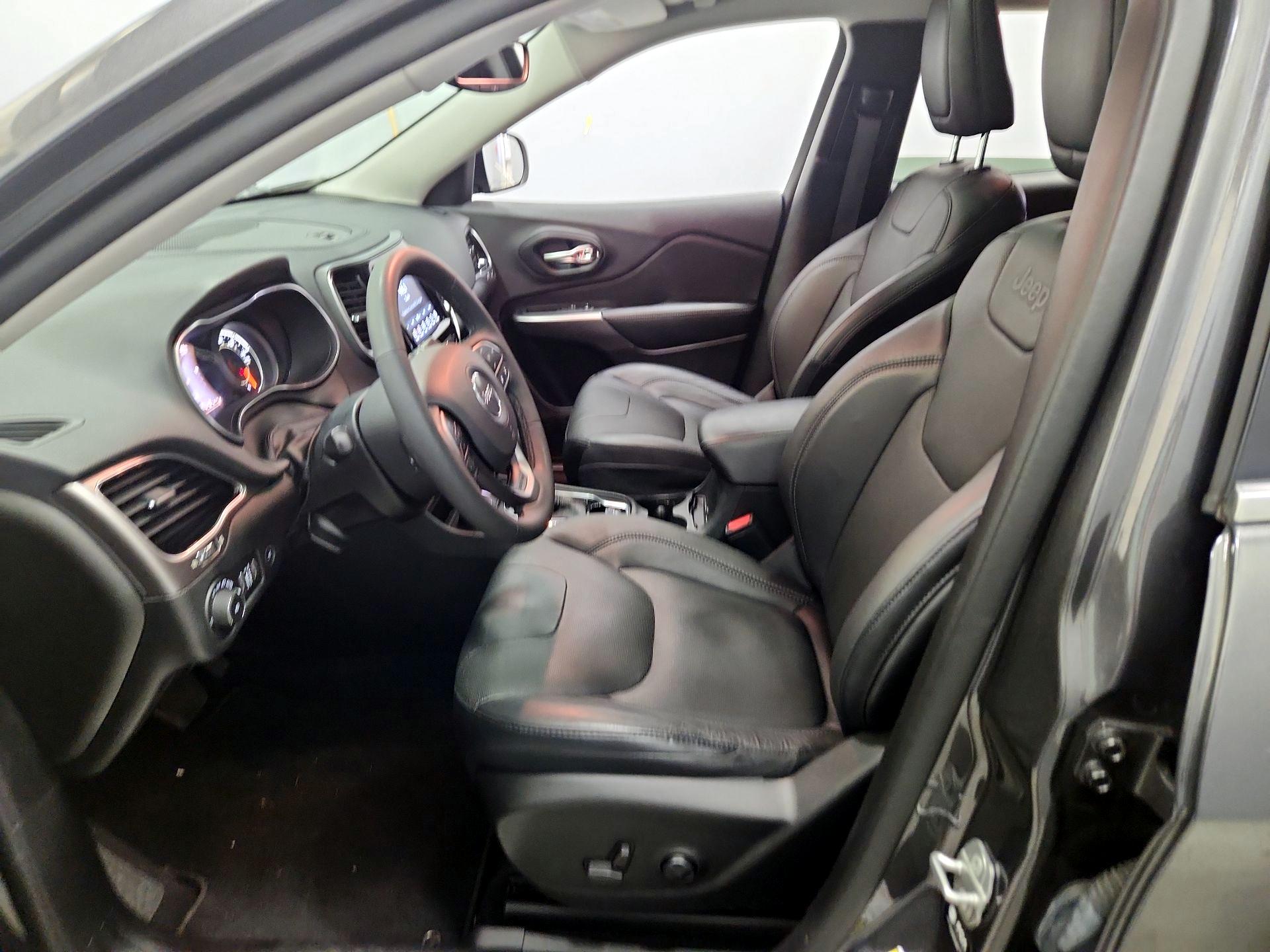 Thumbnail: 2021 Jeep Cherokee - 11