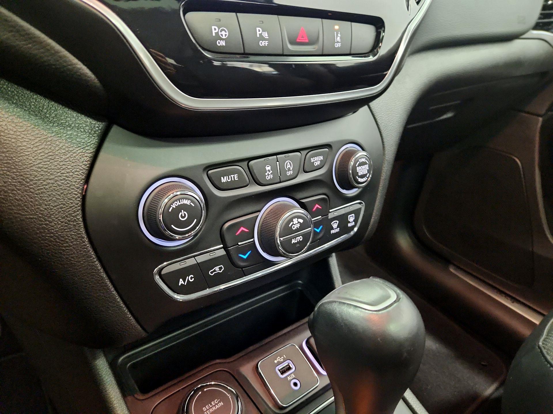 Thumbnail: 2021 Jeep Cherokee - 16