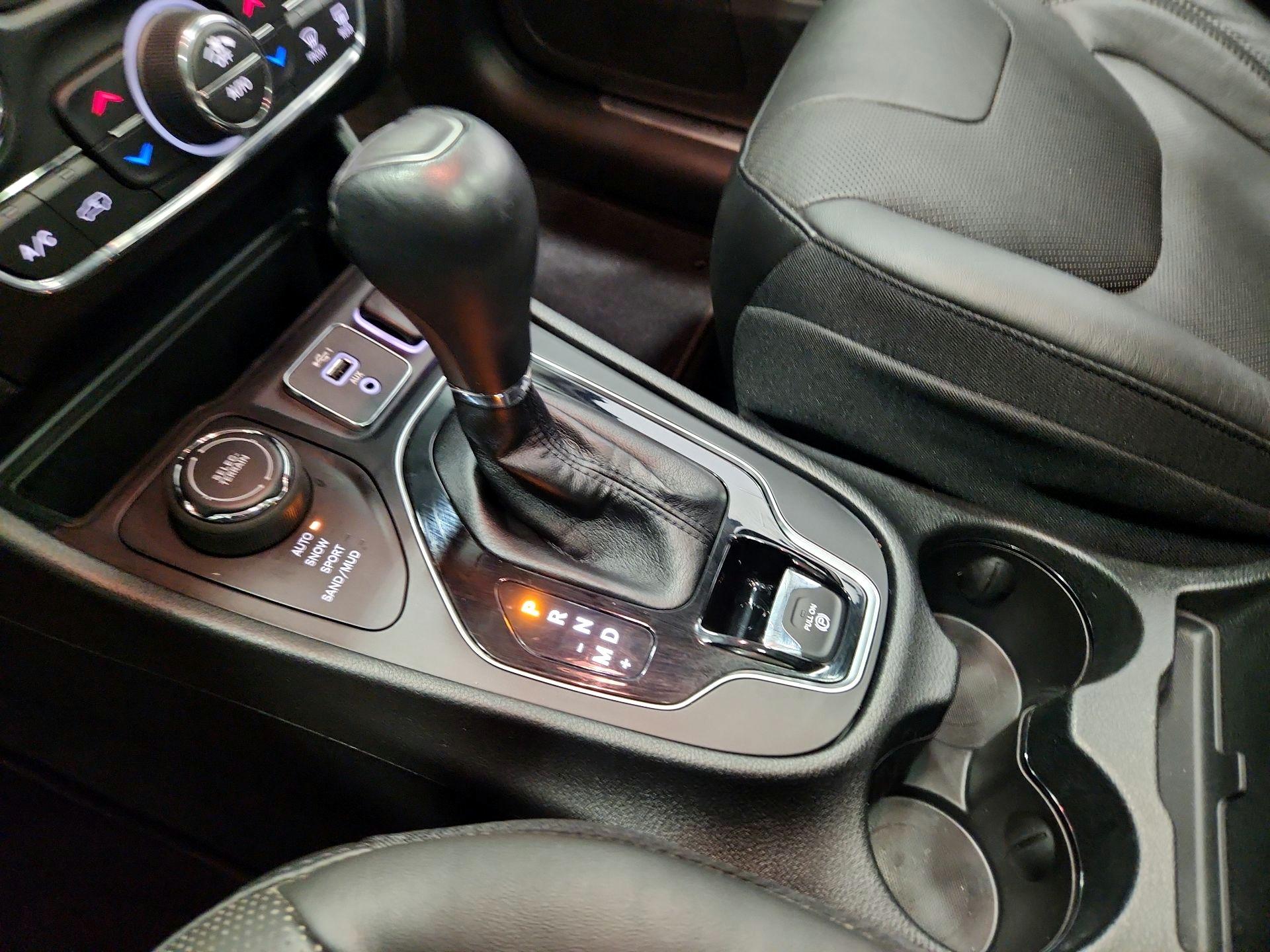 Thumbnail: 2021 Jeep Cherokee - 17