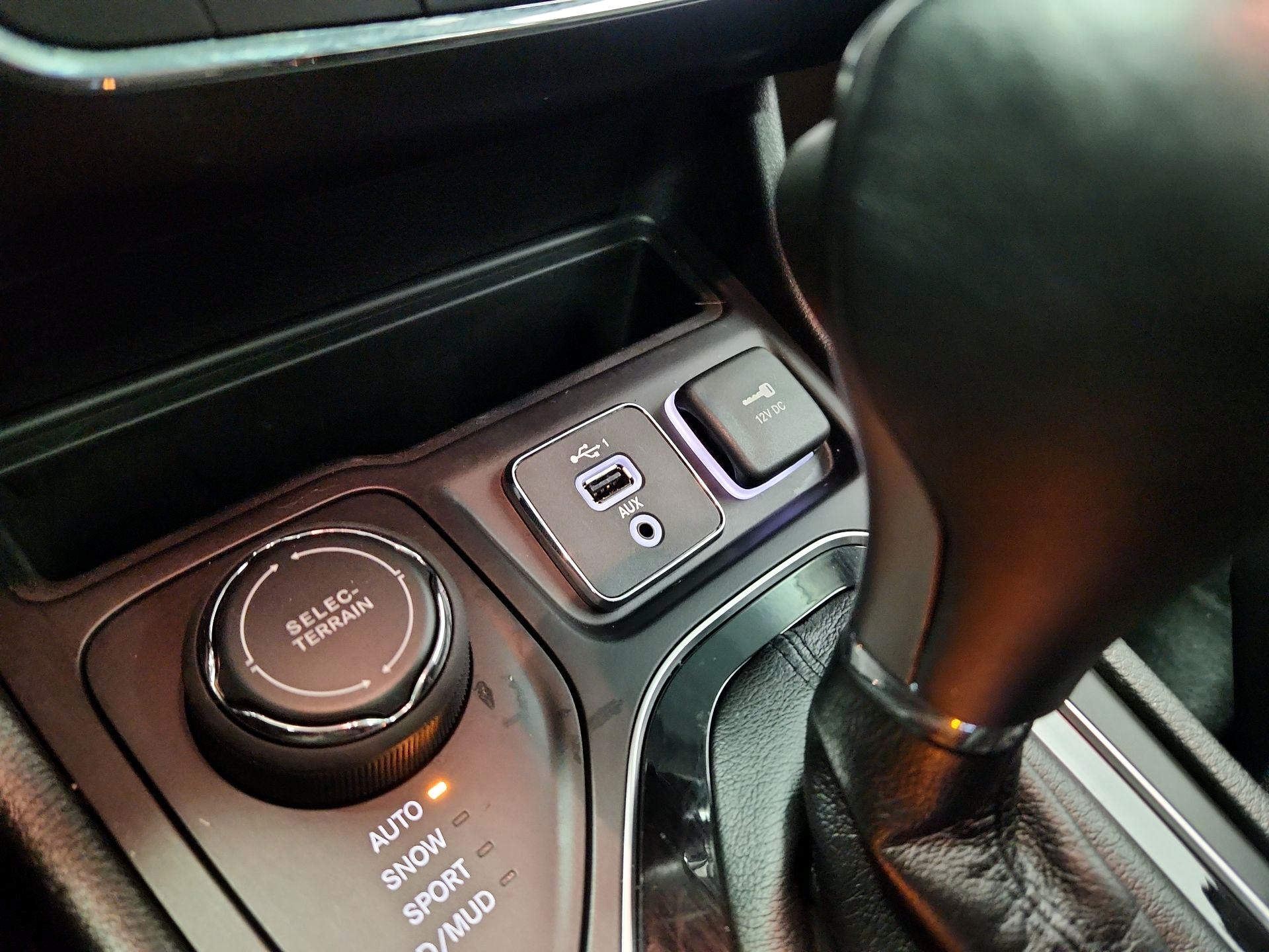 Thumbnail: 2021 Jeep Cherokee - 18