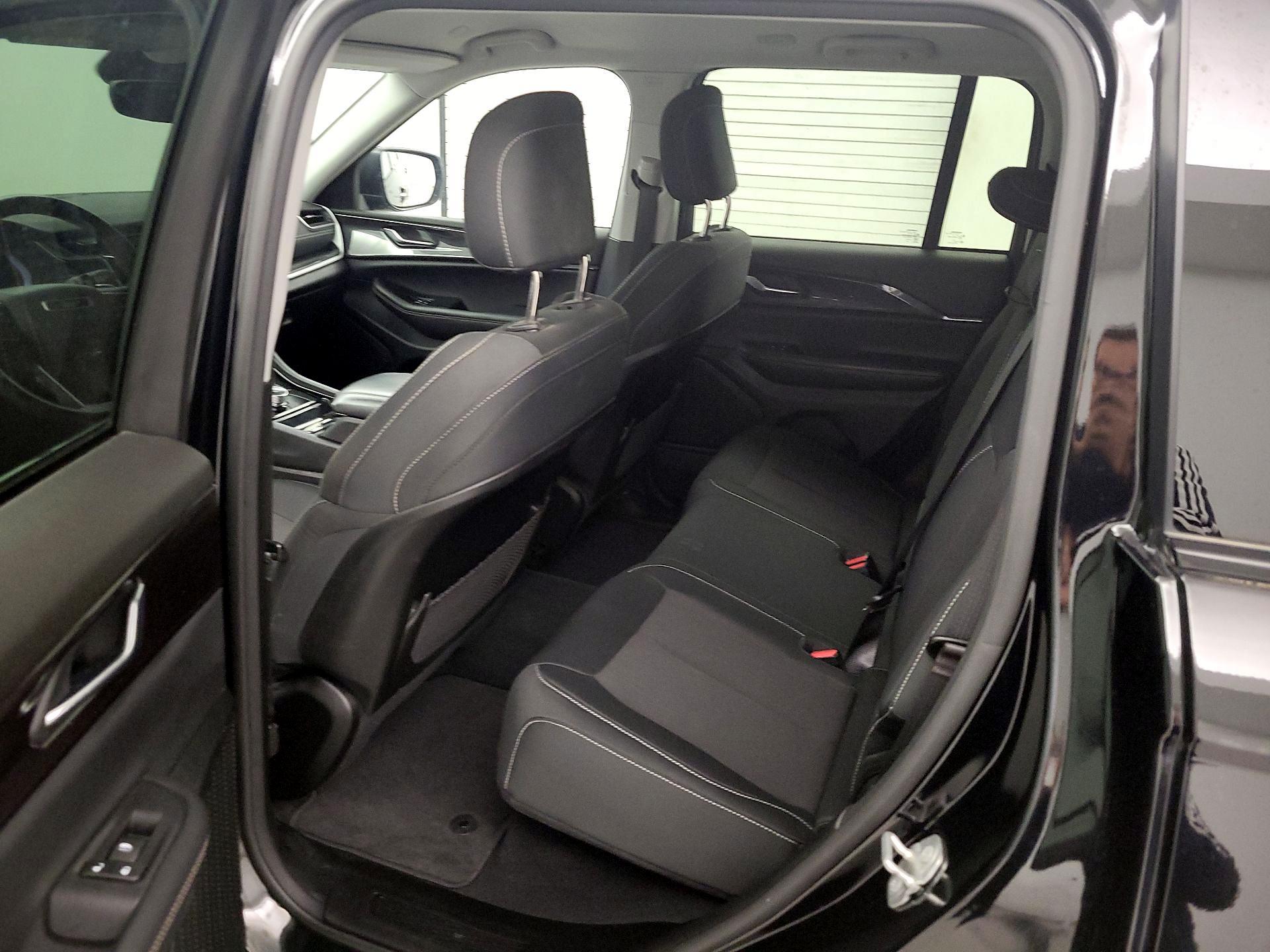 Thumbnail: 2023 Jeep Grand Cherokee - 19