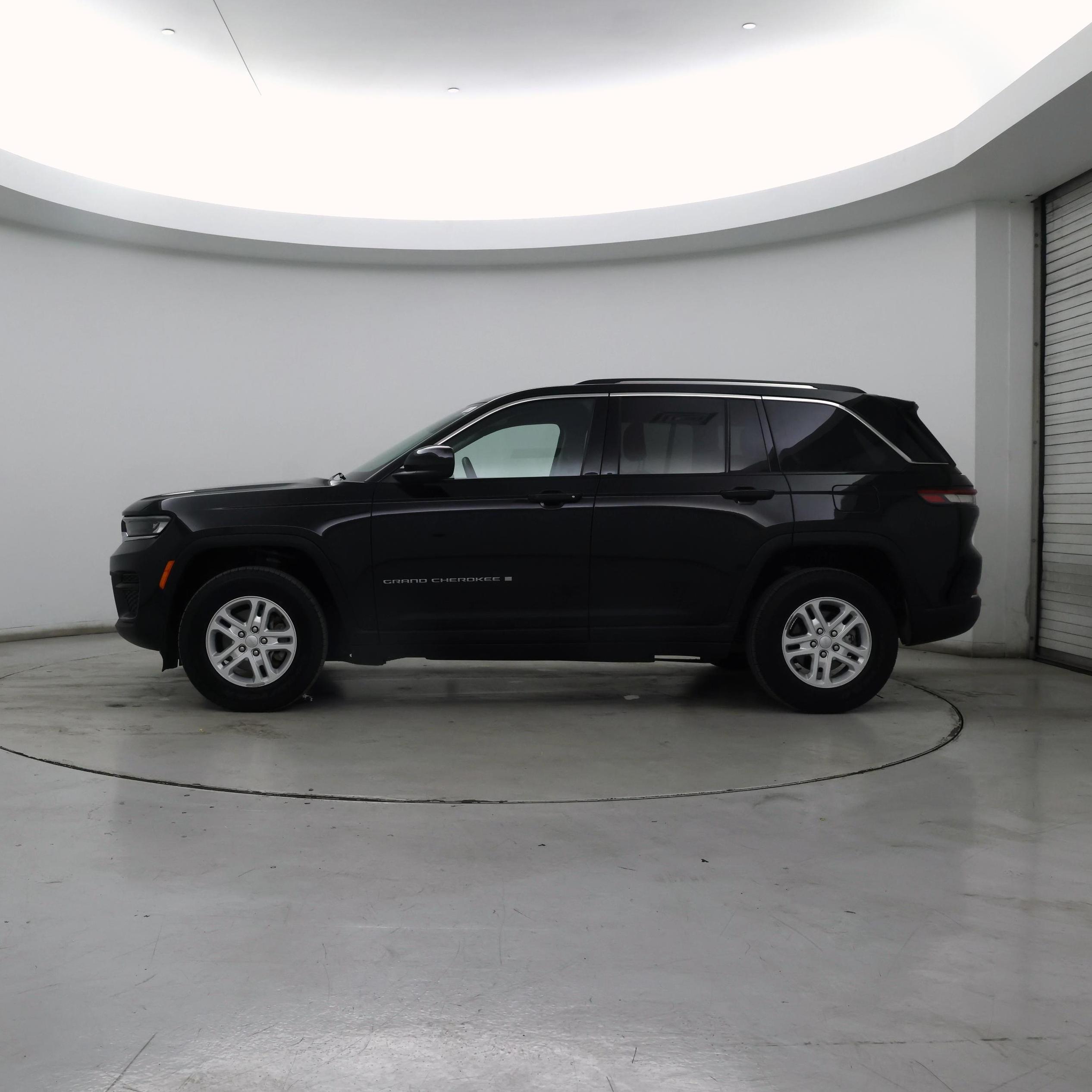 Thumbnail: 2023 Jeep Grand Cherokee - 3