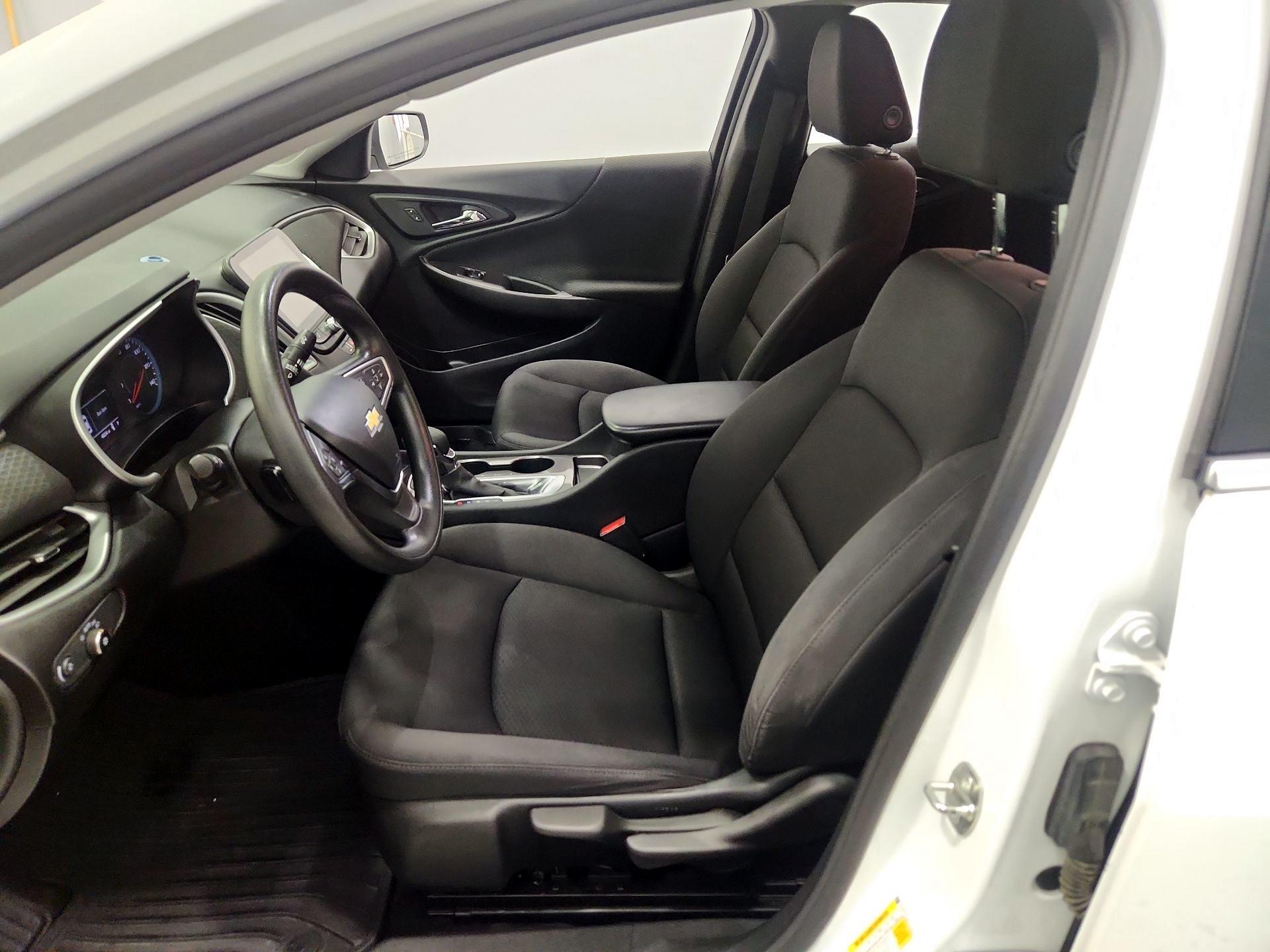 Thumbnail: 2022 Chevrolet Malibu - 11