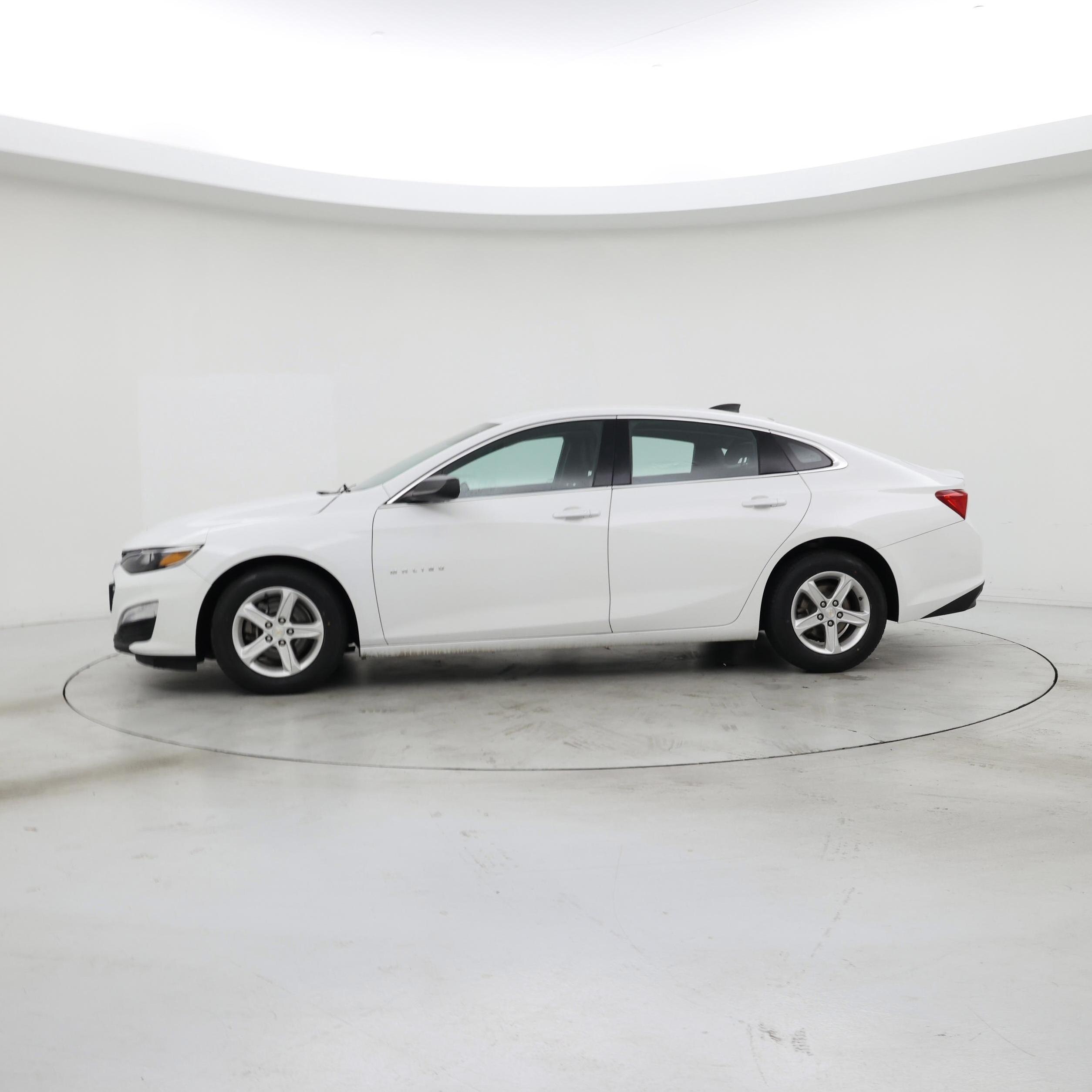 Thumbnail: 2022 Chevrolet Malibu - 3