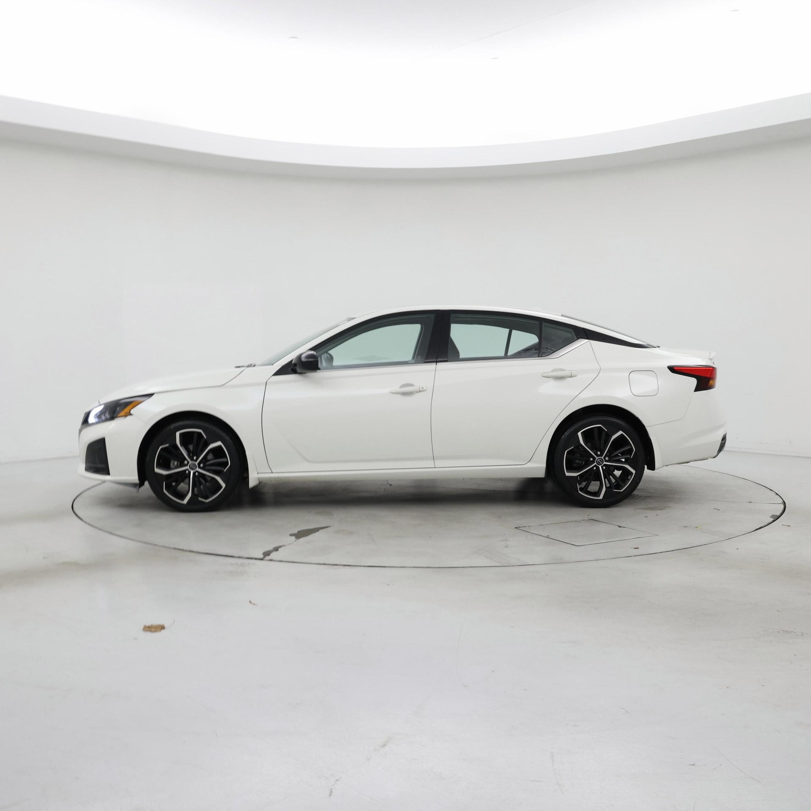 Thumbnail: 2023 Nissan Altima - 3