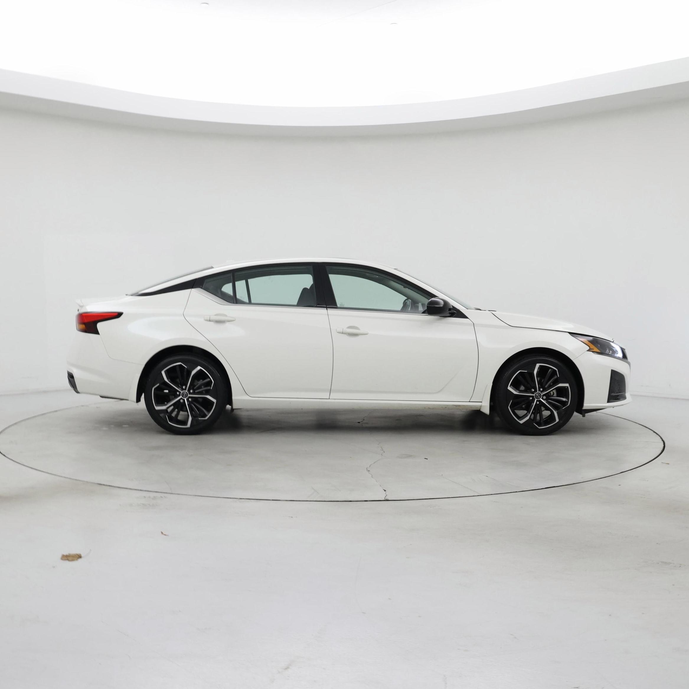 Thumbnail: 2023 Nissan Altima - 7