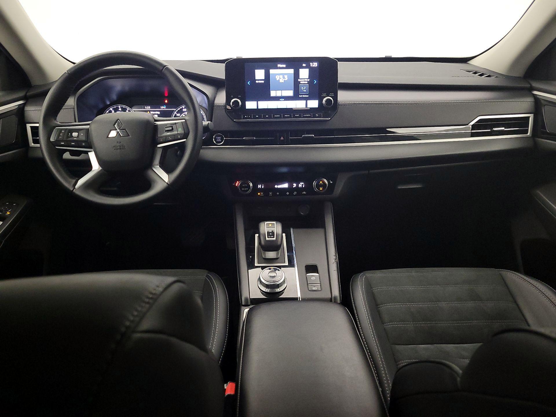 Thumbnail: 2024 Mitsubishi Outlander - 9