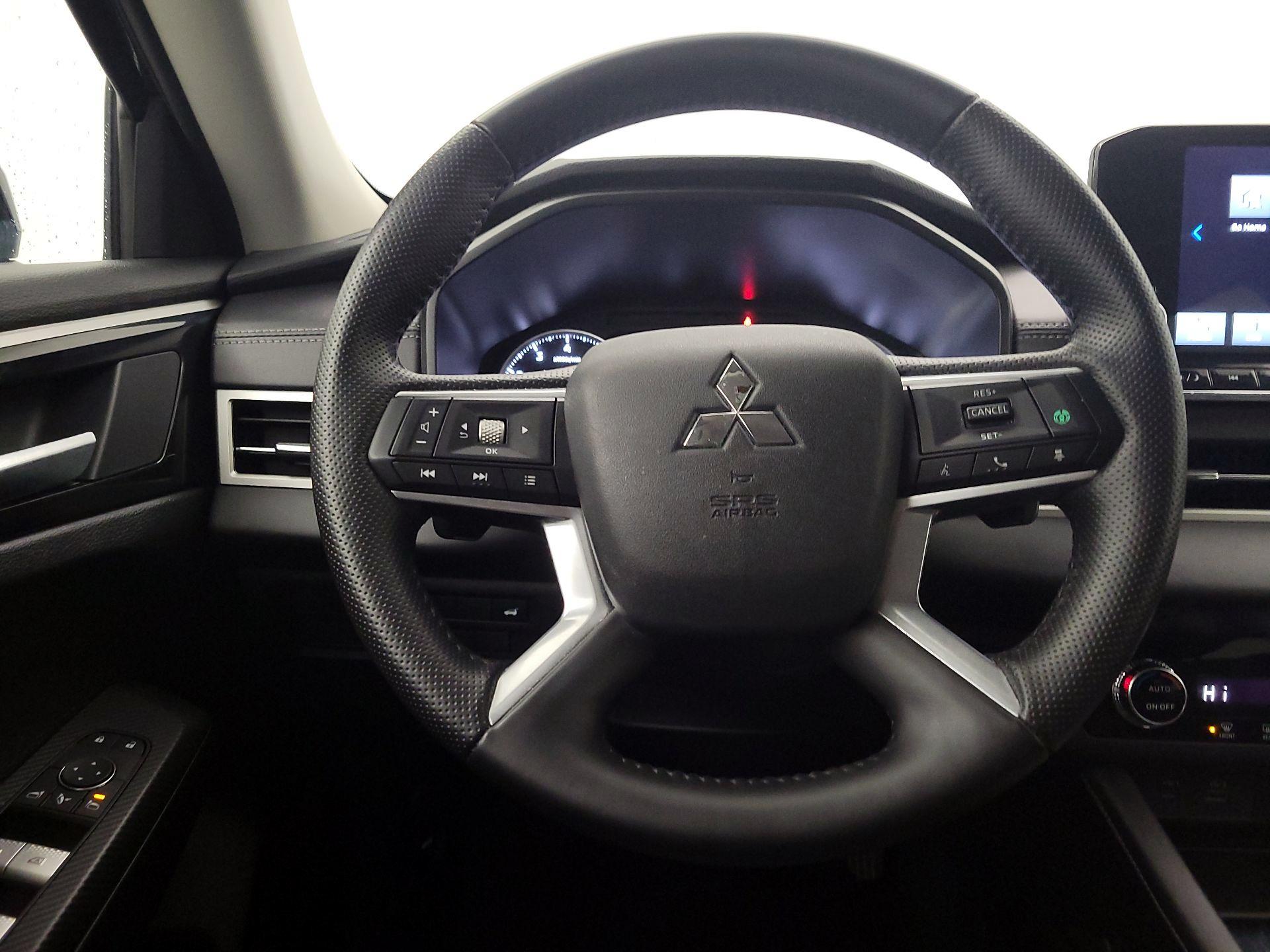 Thumbnail: 2024 Mitsubishi Outlander - 10