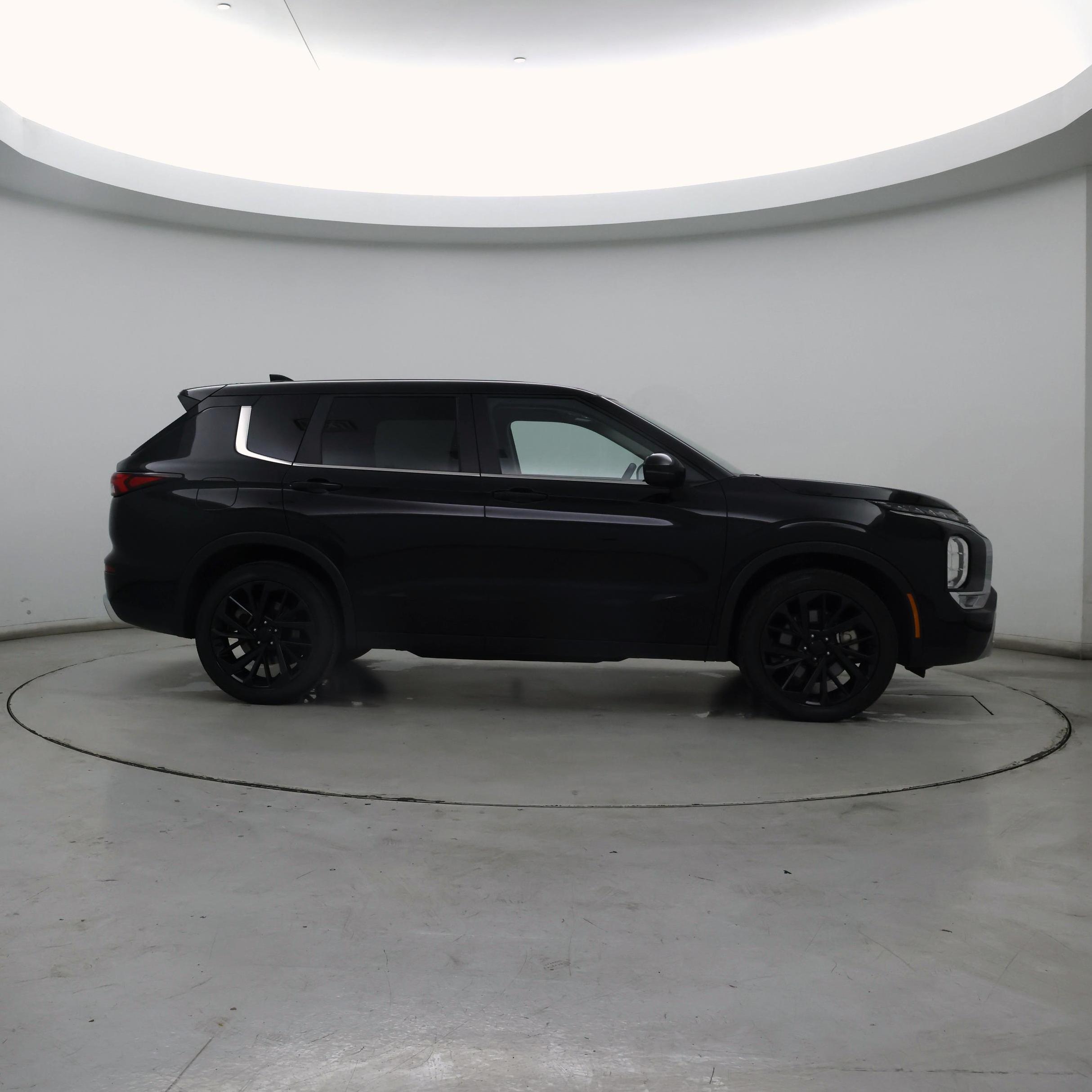 Thumbnail: 2024 Mitsubishi Outlander - 7