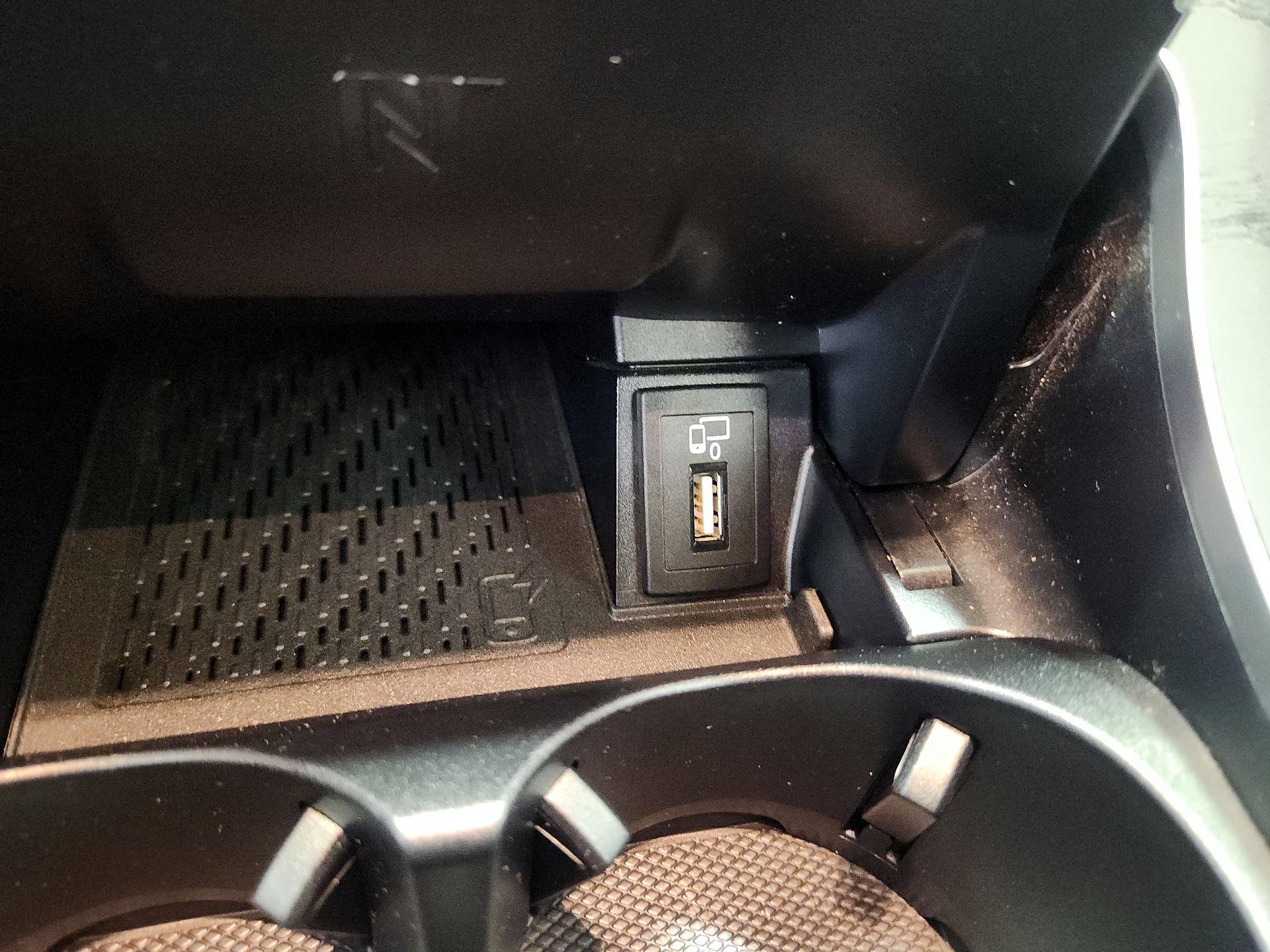 Thumbnail: 2020 Mercedes-Benz C-Class - 18