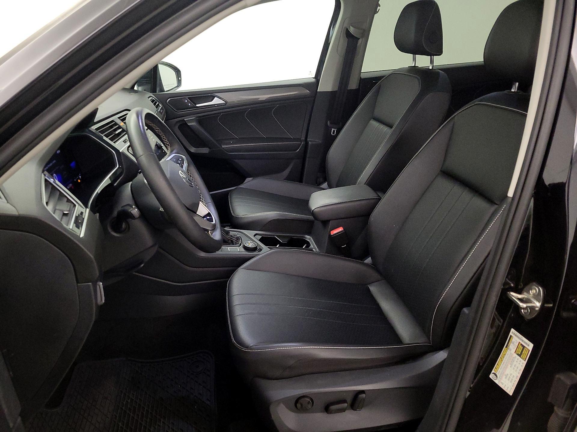 Thumbnail: 2022 Volkswagen Tiguan - 11