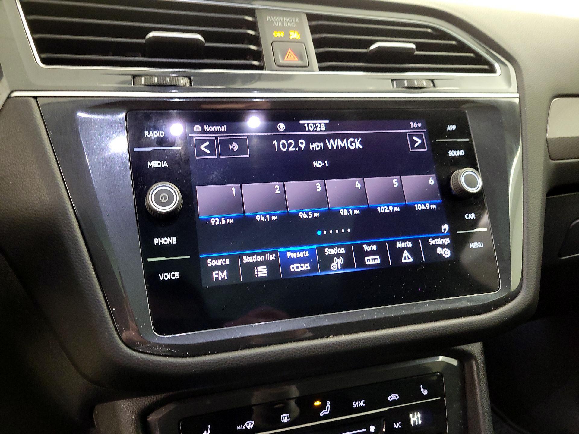 Thumbnail: 2022 Volkswagen Tiguan - 15