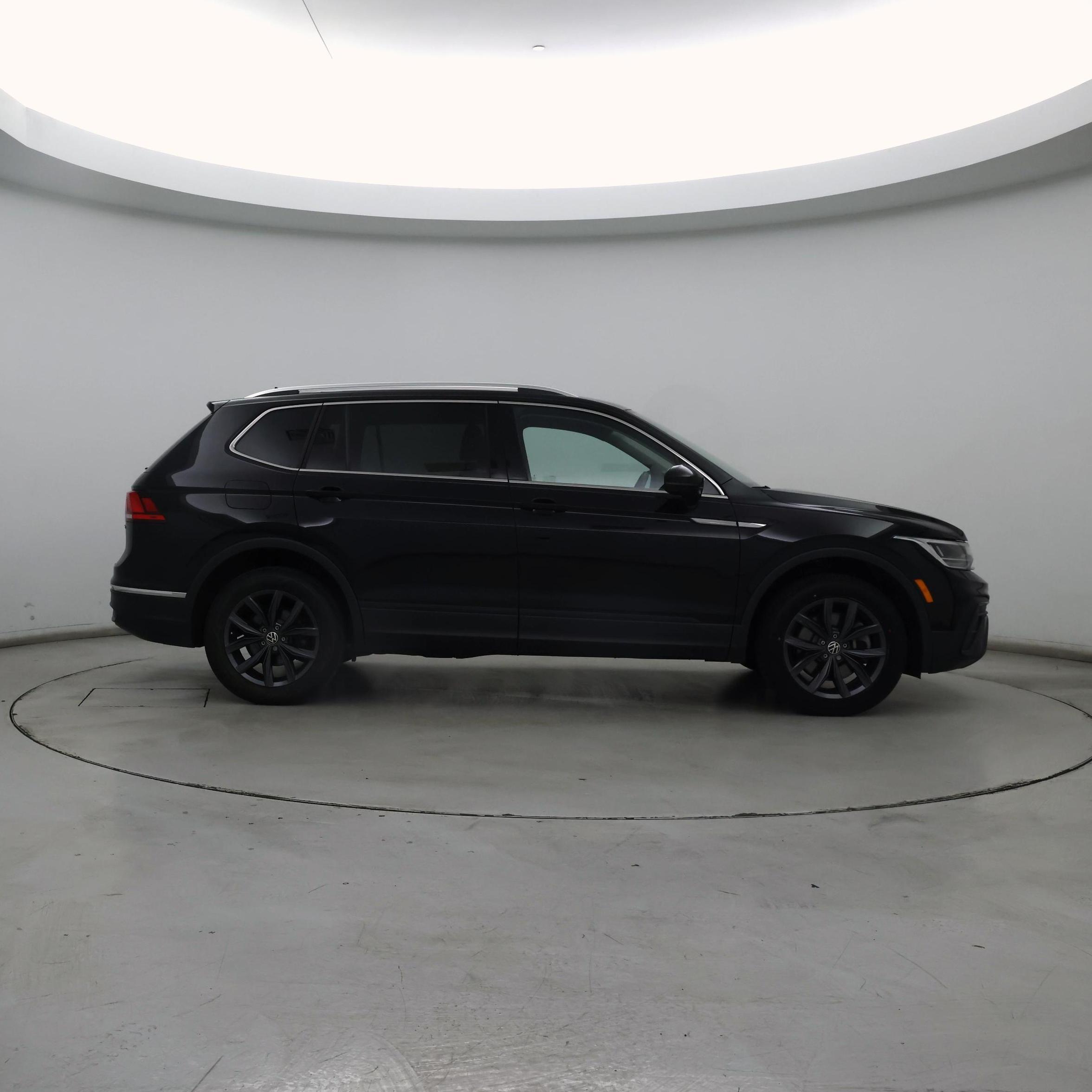 Thumbnail: 2022 Volkswagen Tiguan - 7