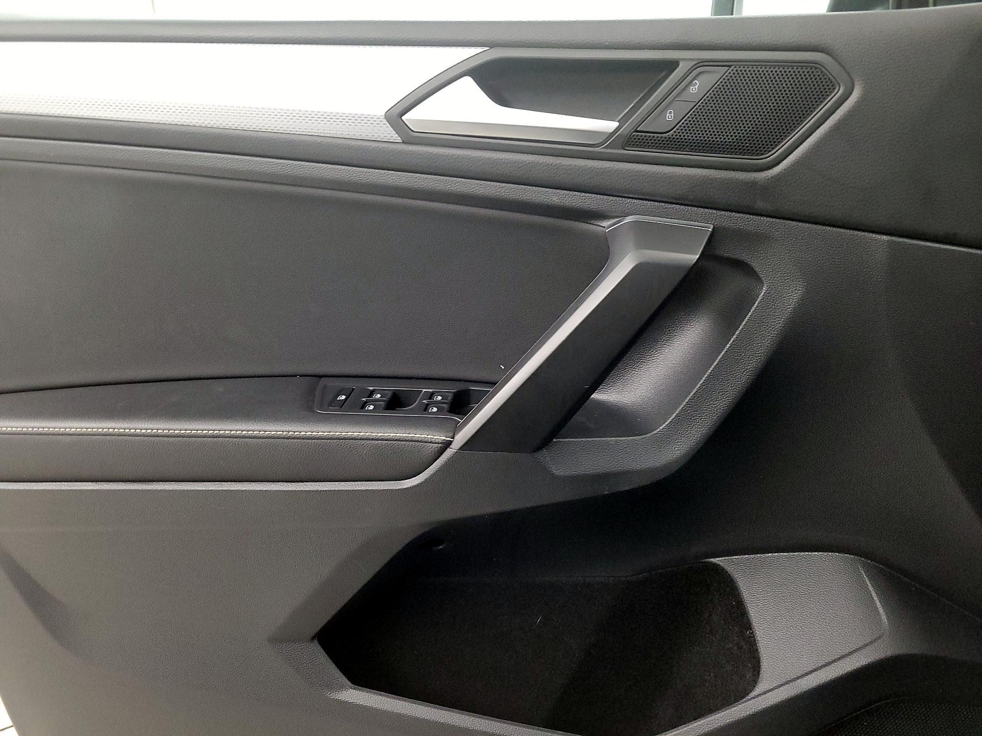 Thumbnail: 2022 Volkswagen Tiguan - 12