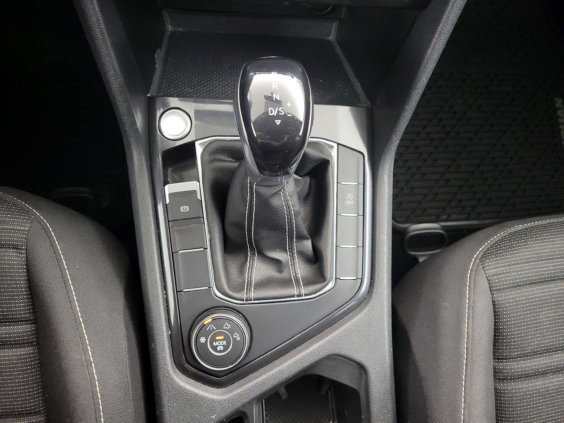 Thumbnail: 2022 Volkswagen Tiguan - 17