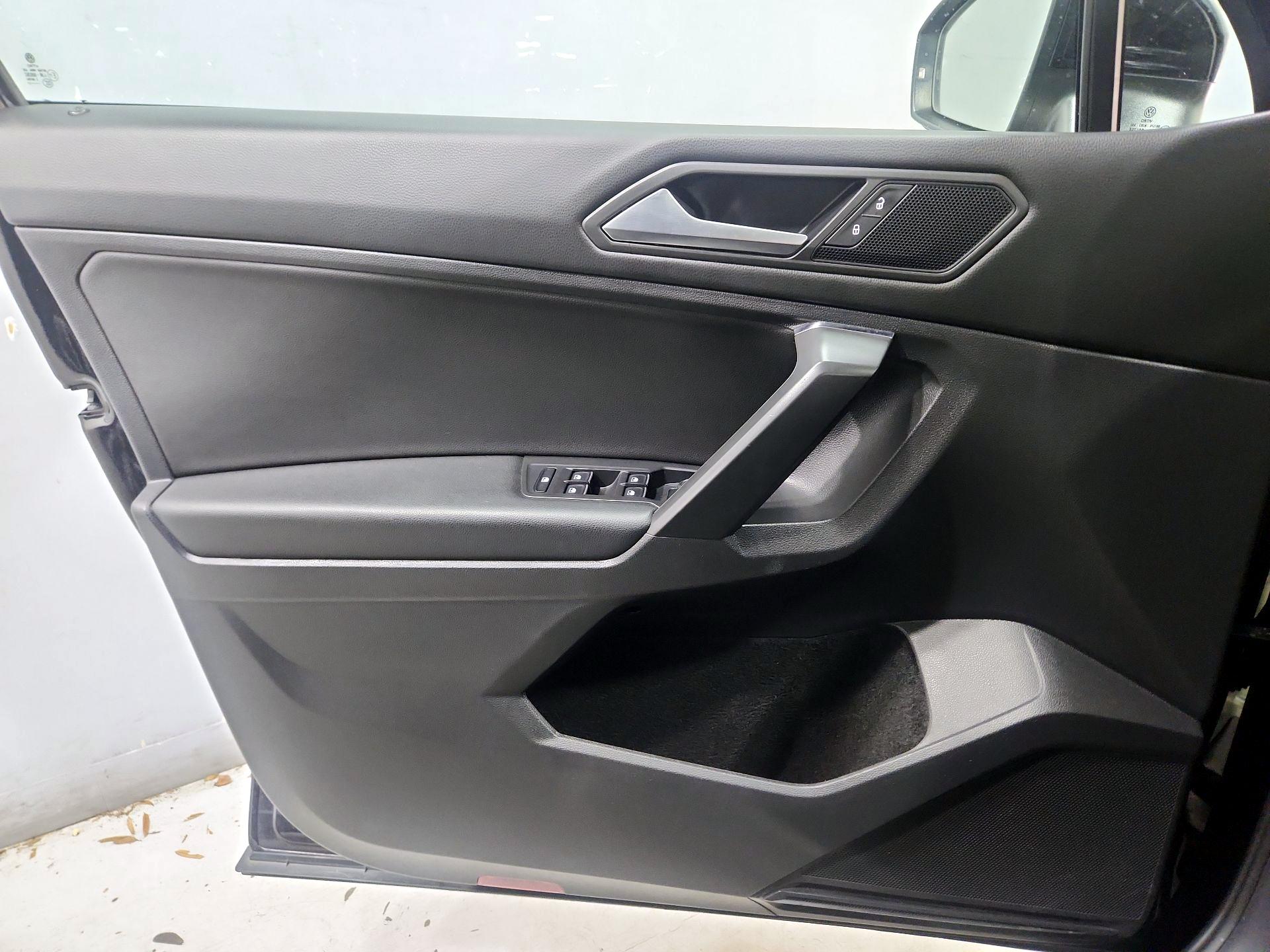 Thumbnail: 2021 Volkswagen Tiguan - 12