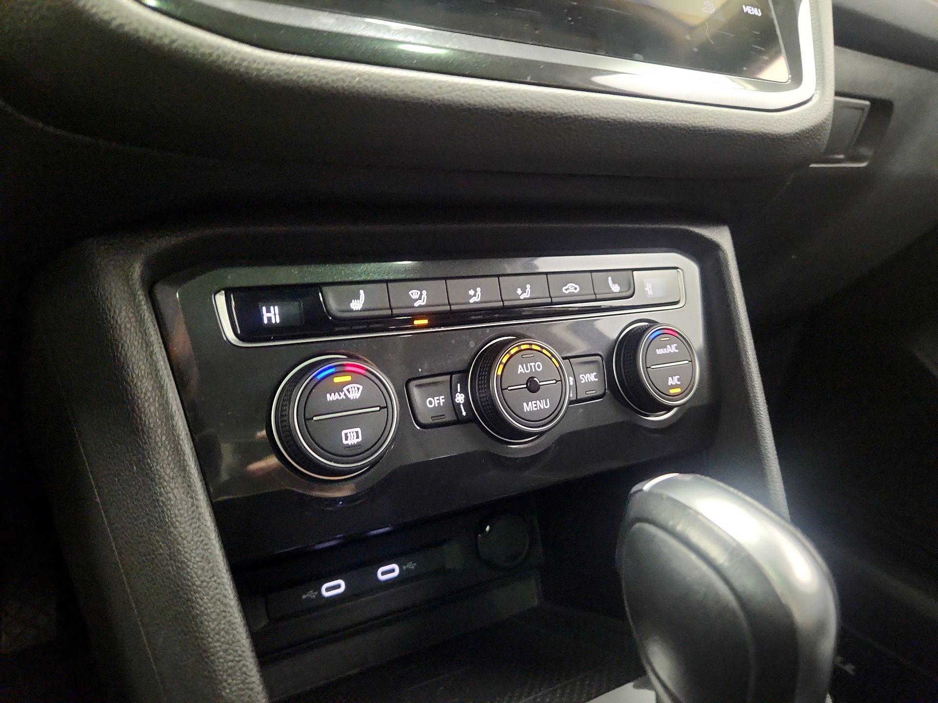 Thumbnail: 2021 Volkswagen Tiguan - 16