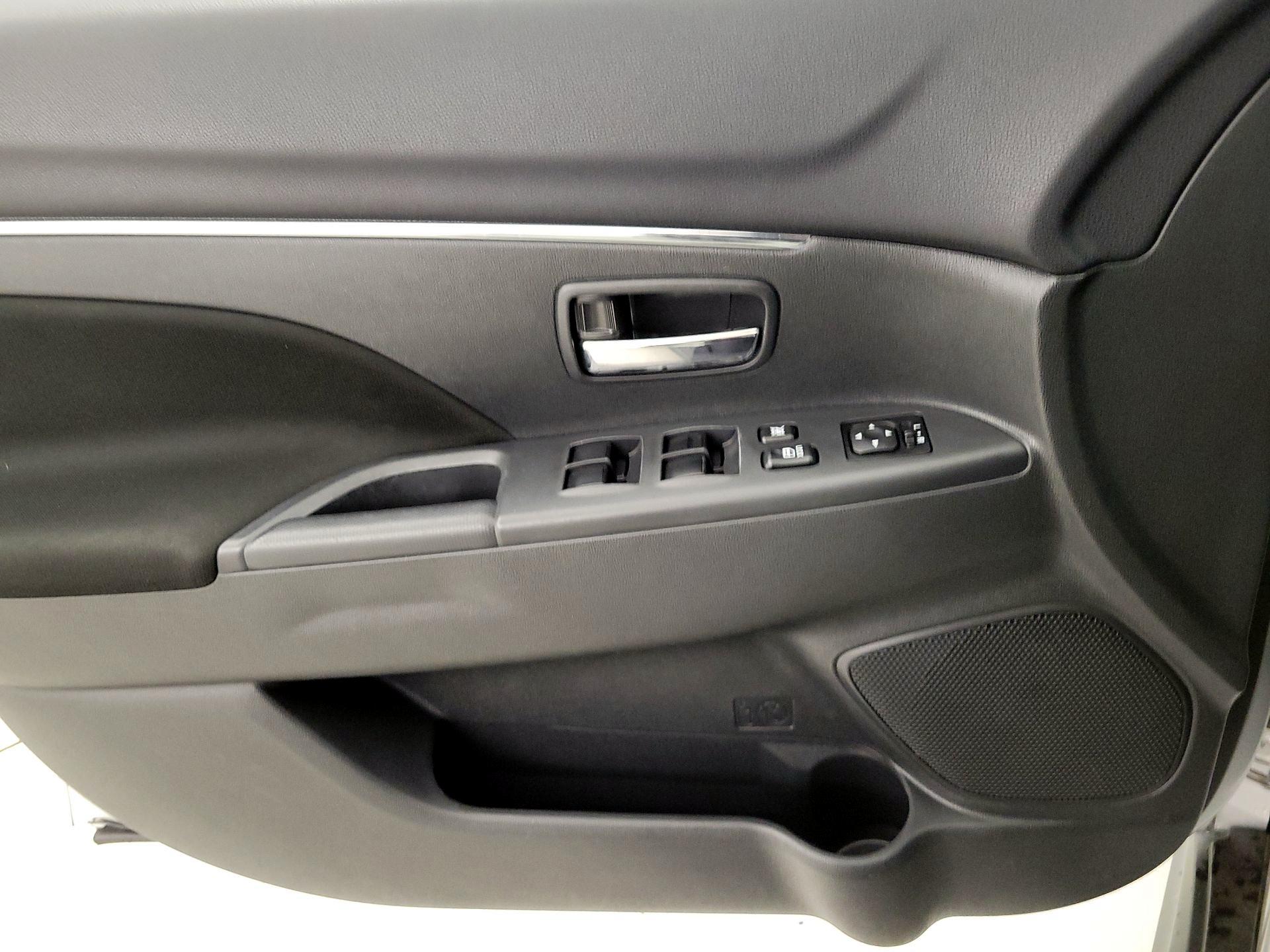 Thumbnail: 2021 Mitsubishi Outlander Sport - 12