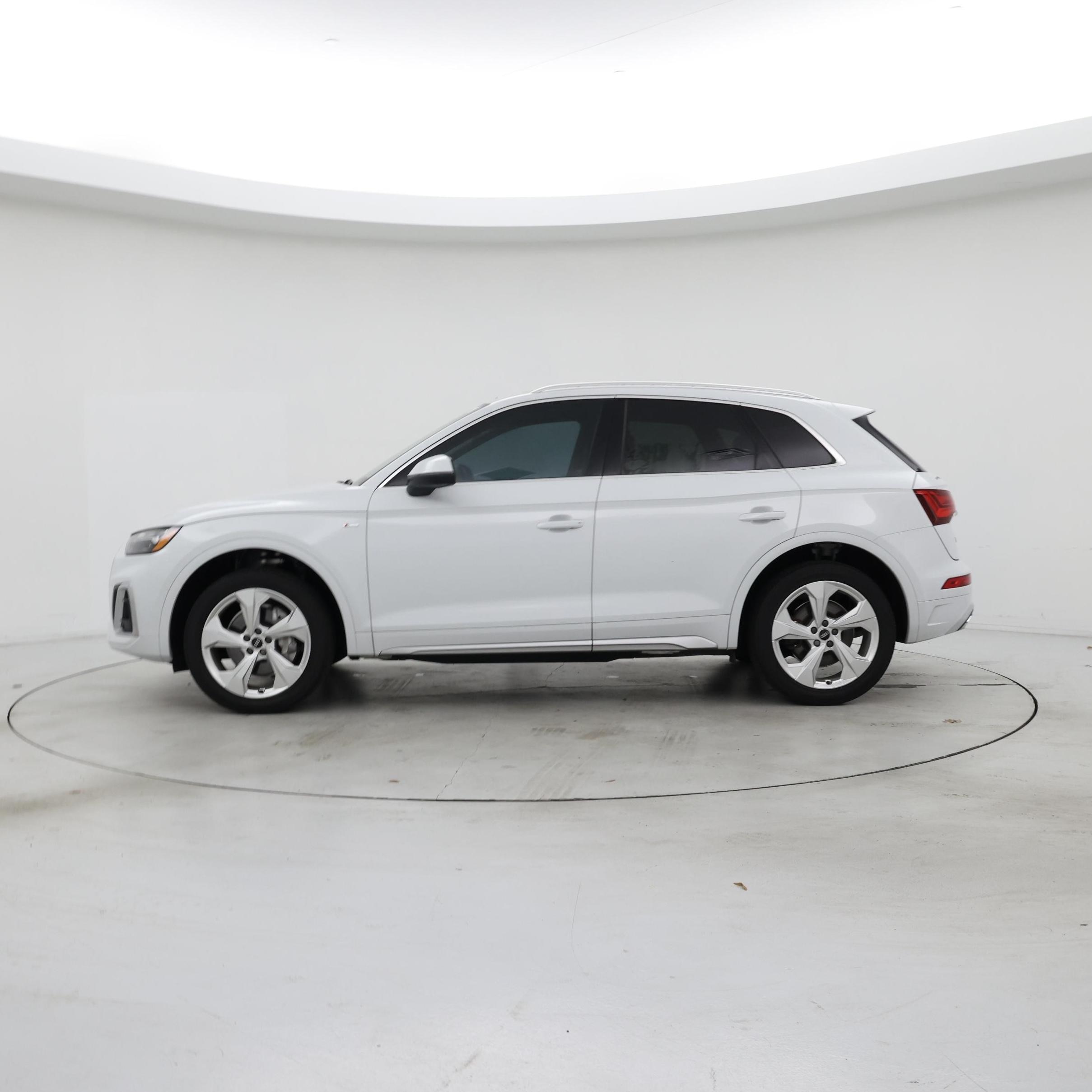 Thumbnail: 2023 Audi Q5 - 3