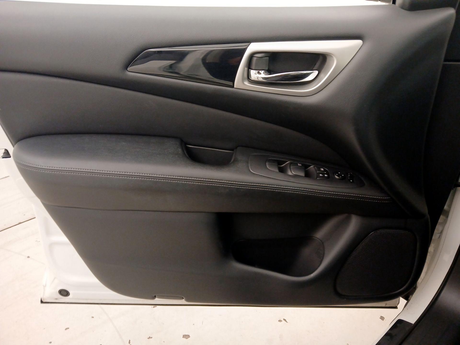 Thumbnail: 2019 Nissan Pathfinder - 12