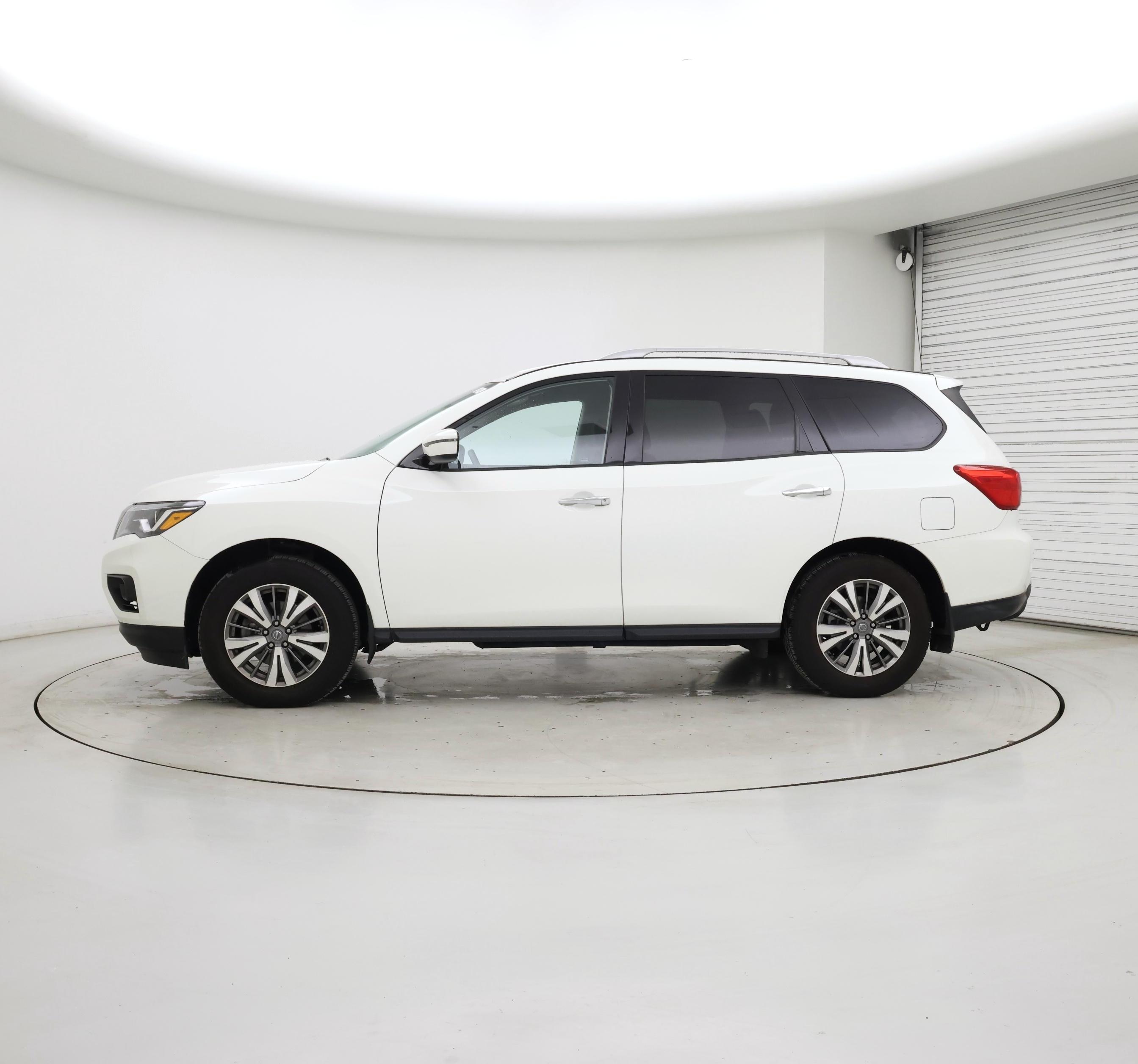 Thumbnail: 2019 Nissan Pathfinder - 3