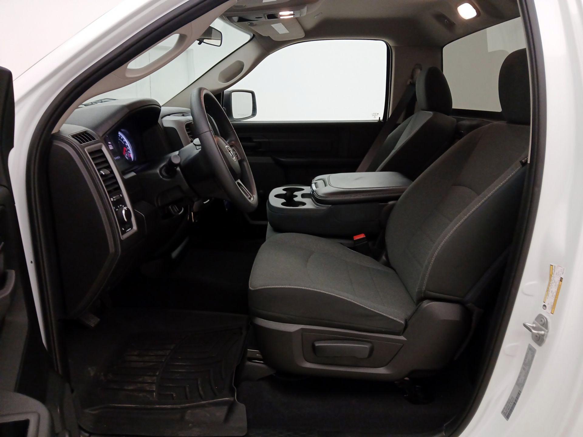 Thumbnail: 2021 RAM 1500 Classic - 11