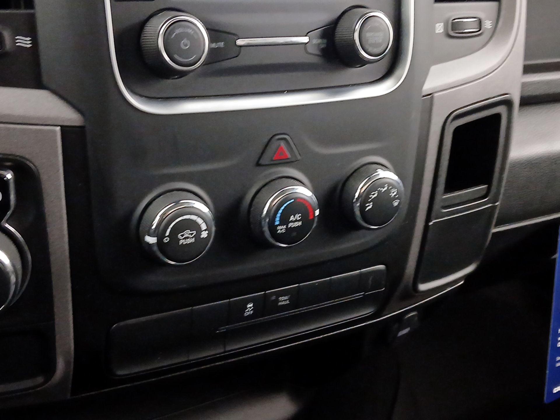 Thumbnail: 2021 RAM 1500 Classic - 16