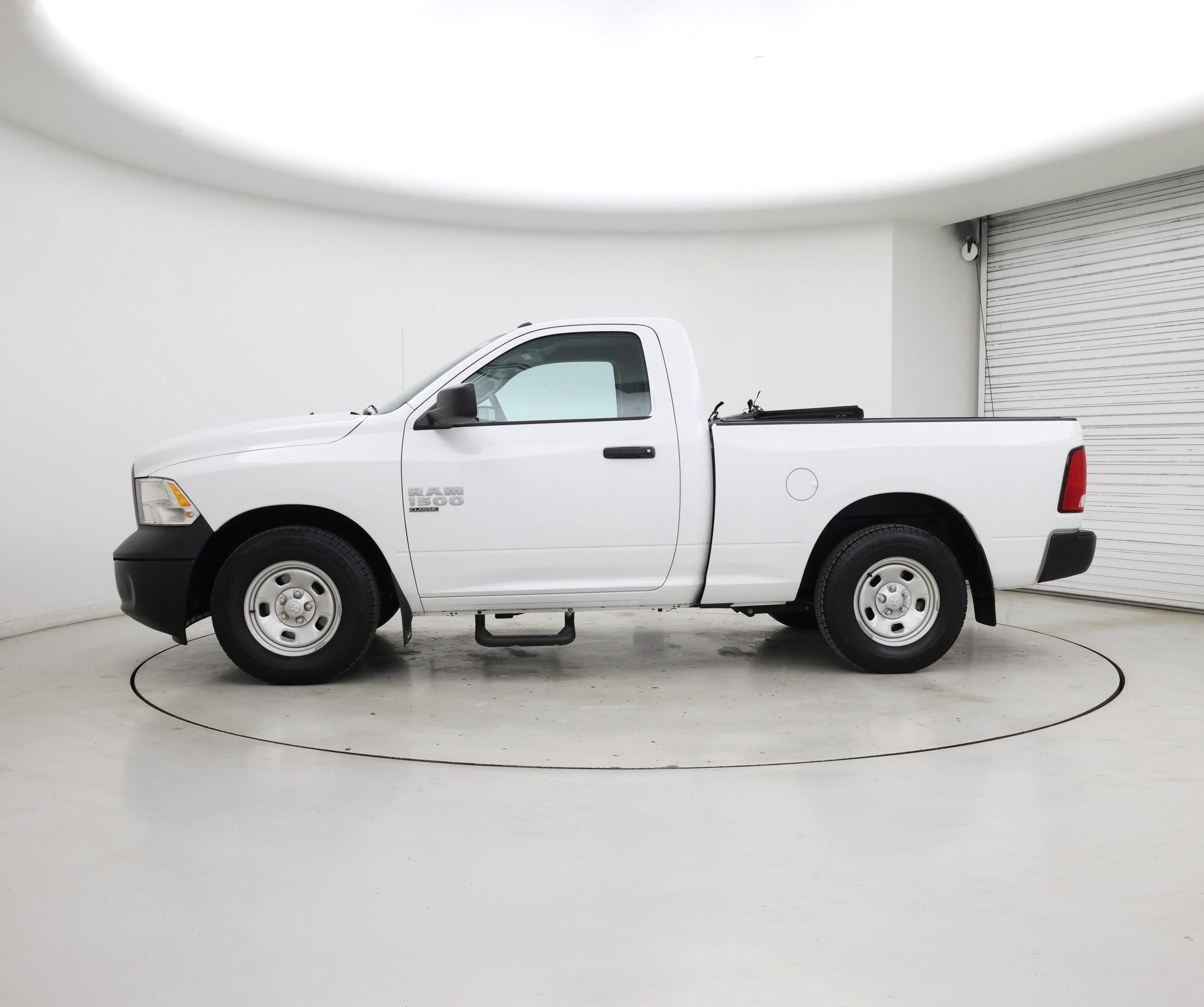 Thumbnail: 2021 RAM 1500 Classic - 3