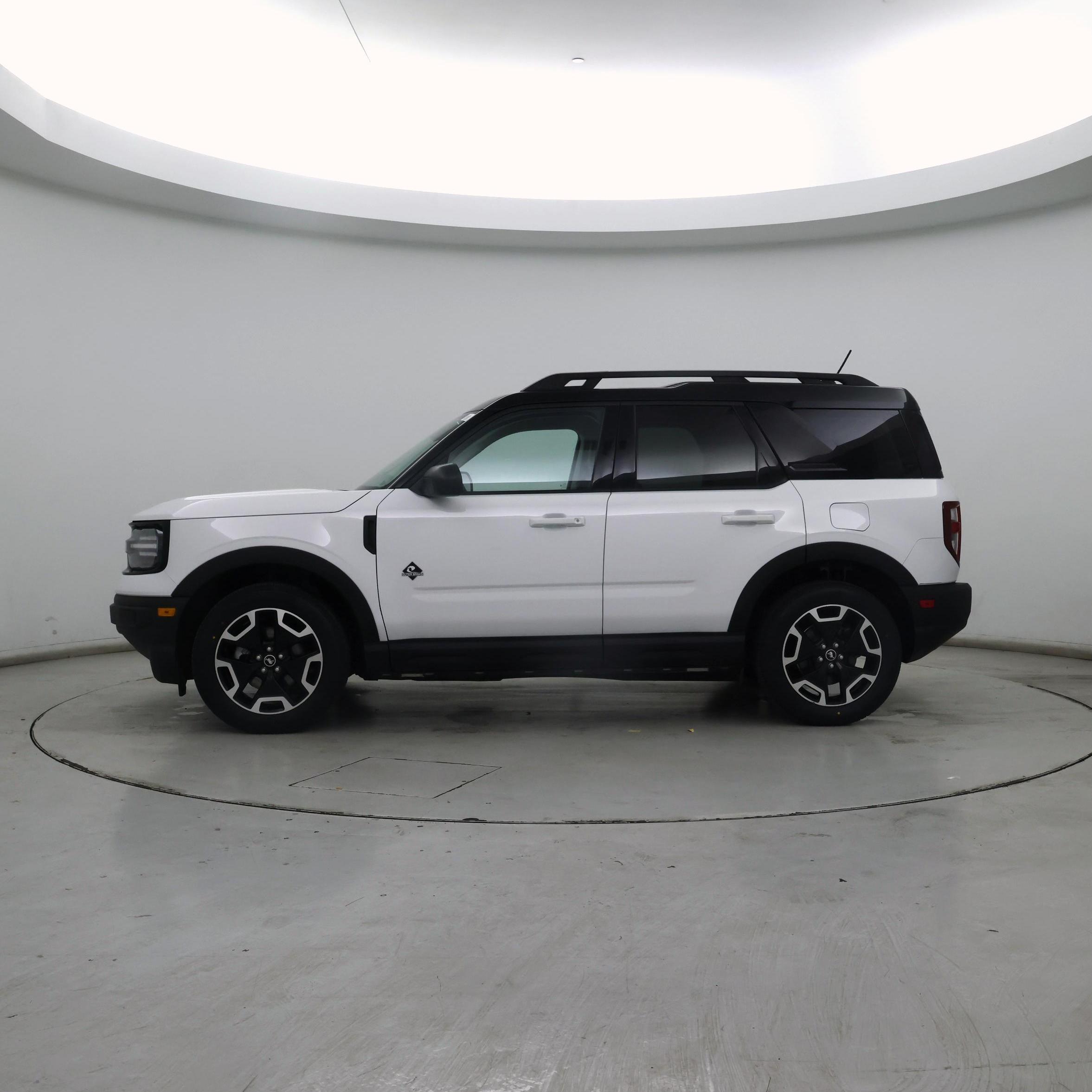 Thumbnail: 2023 Ford Bronco Sport - 3