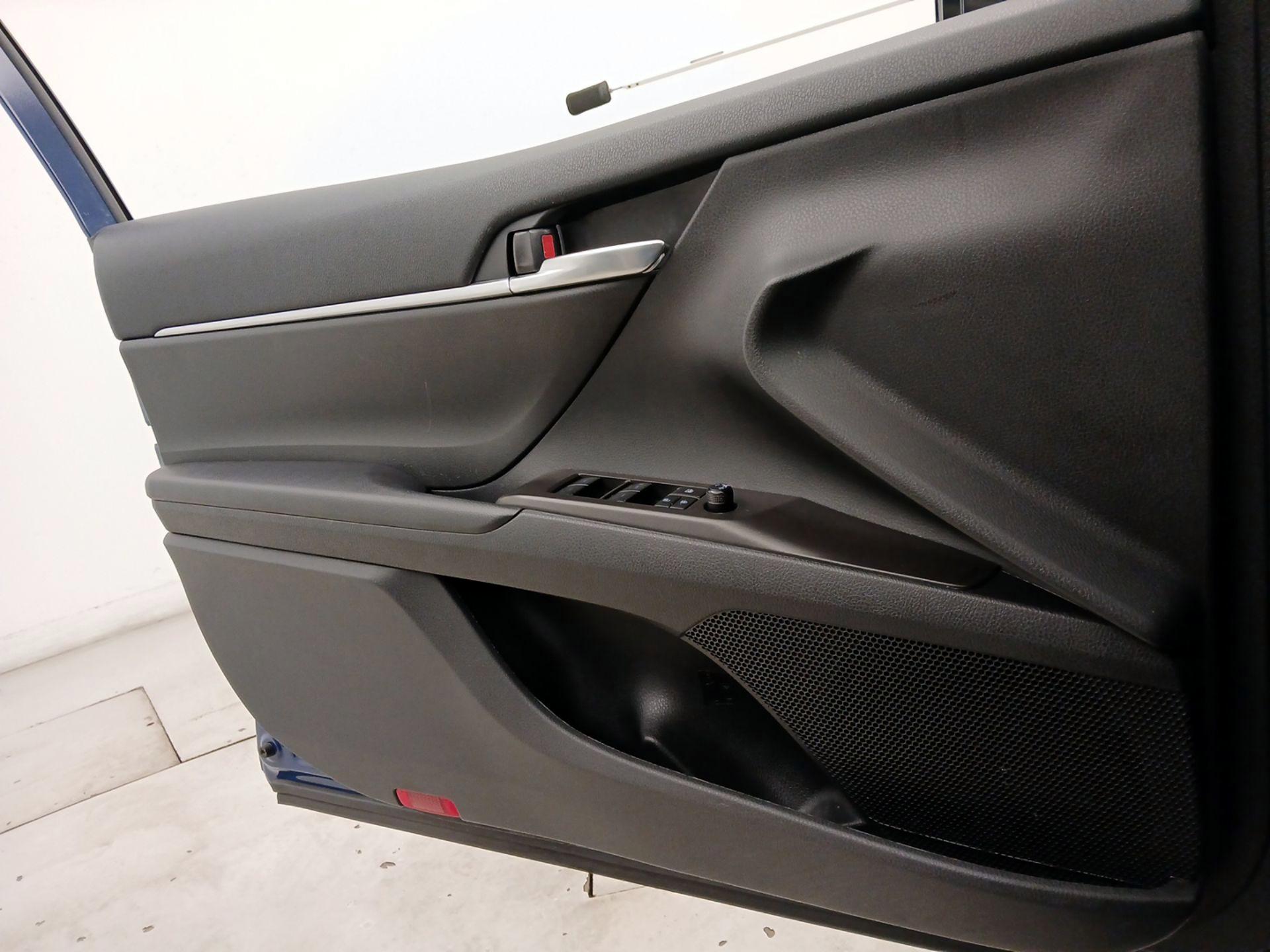 Thumbnail: 2023 Toyota Camry - 12