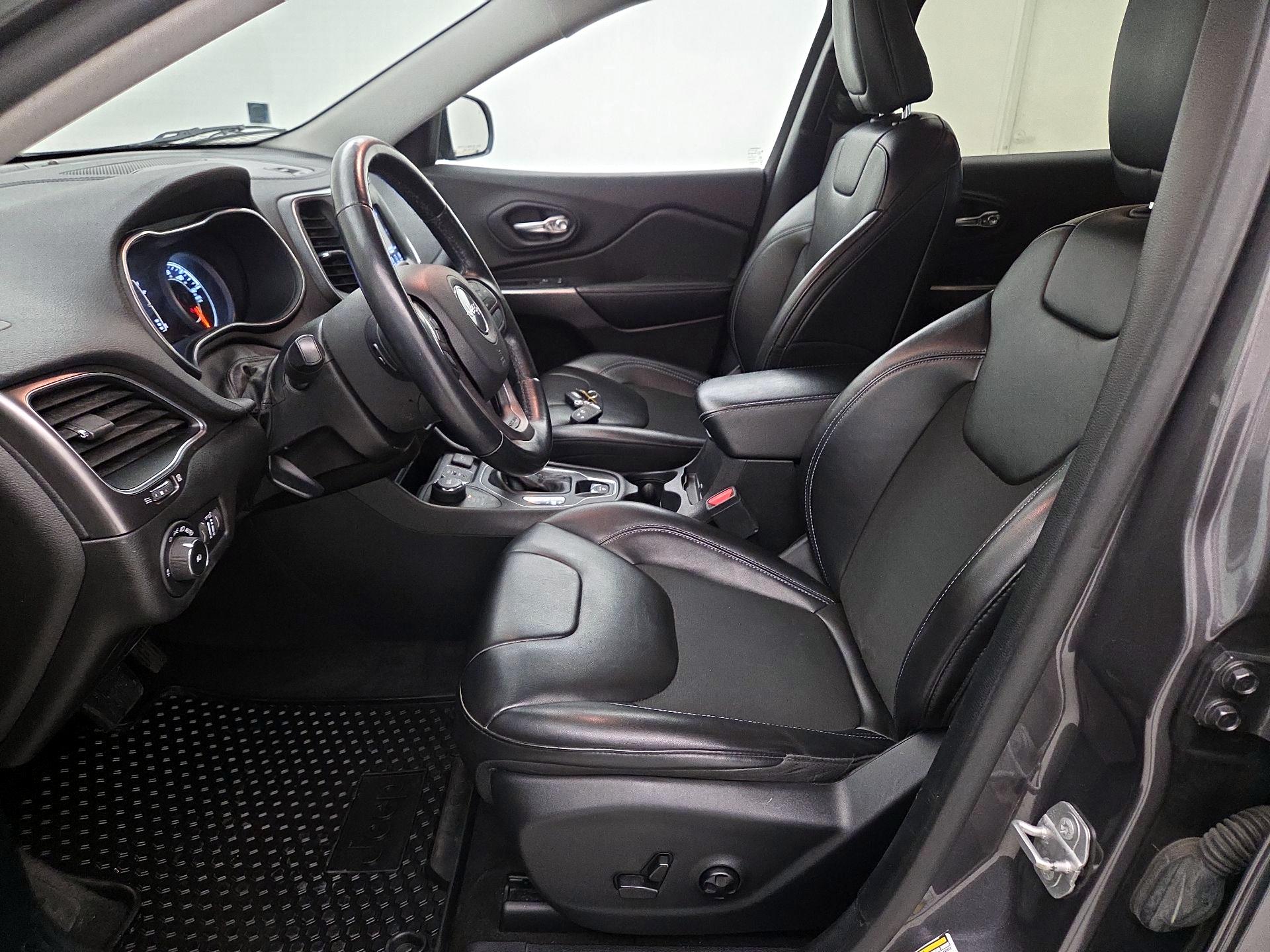 Thumbnail: 2020 Jeep Cherokee - 11