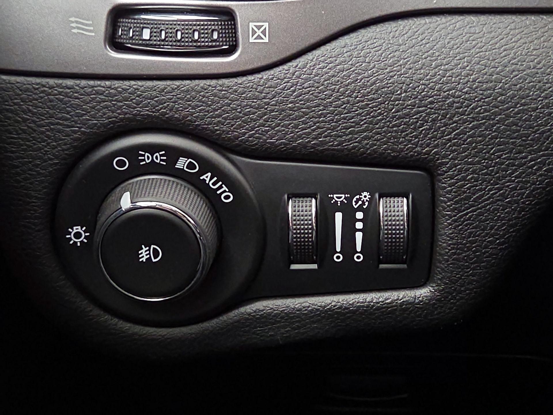 Thumbnail: 2020 Jeep Cherokee - 13