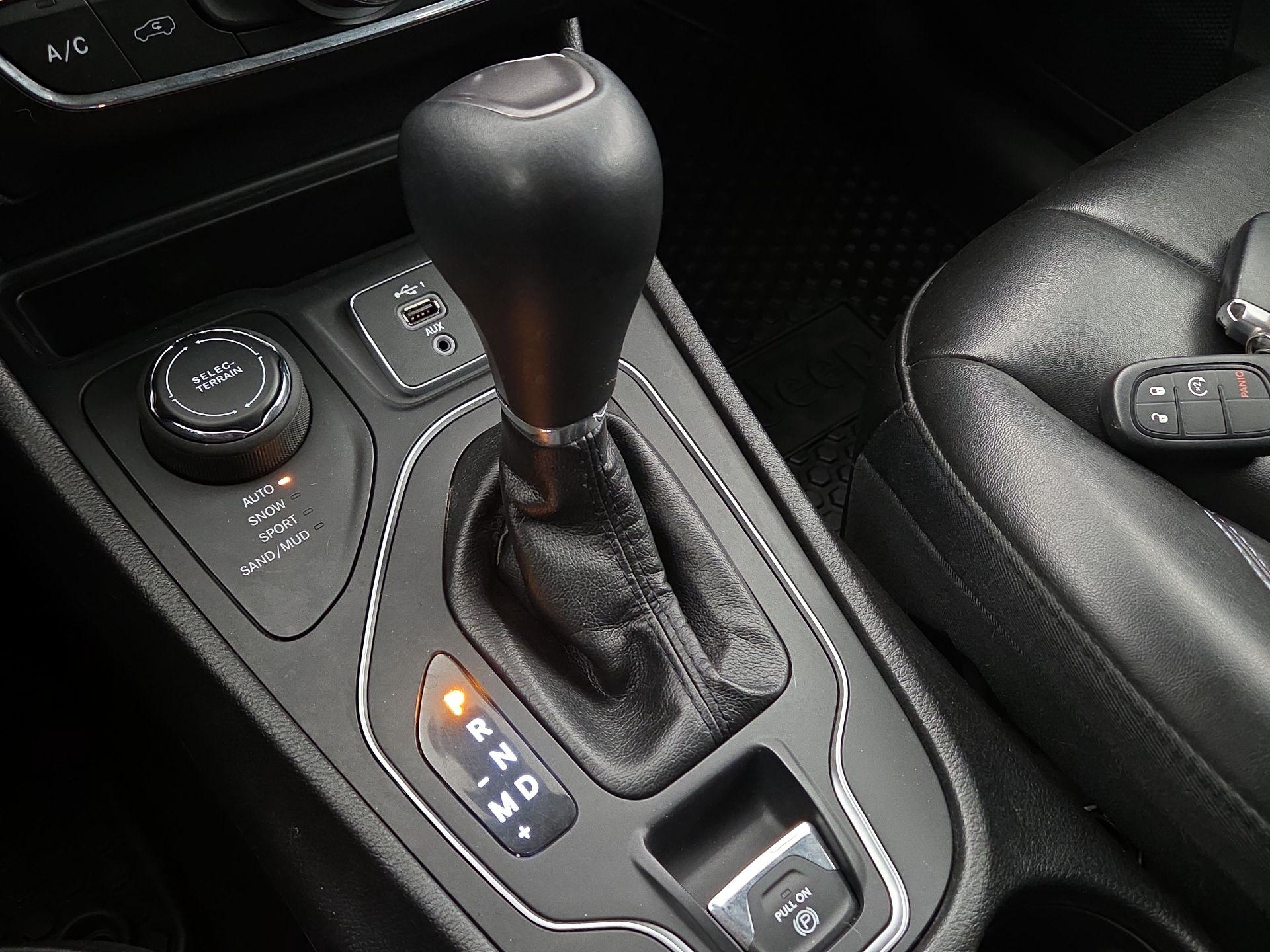 Thumbnail: 2020 Jeep Cherokee - 17