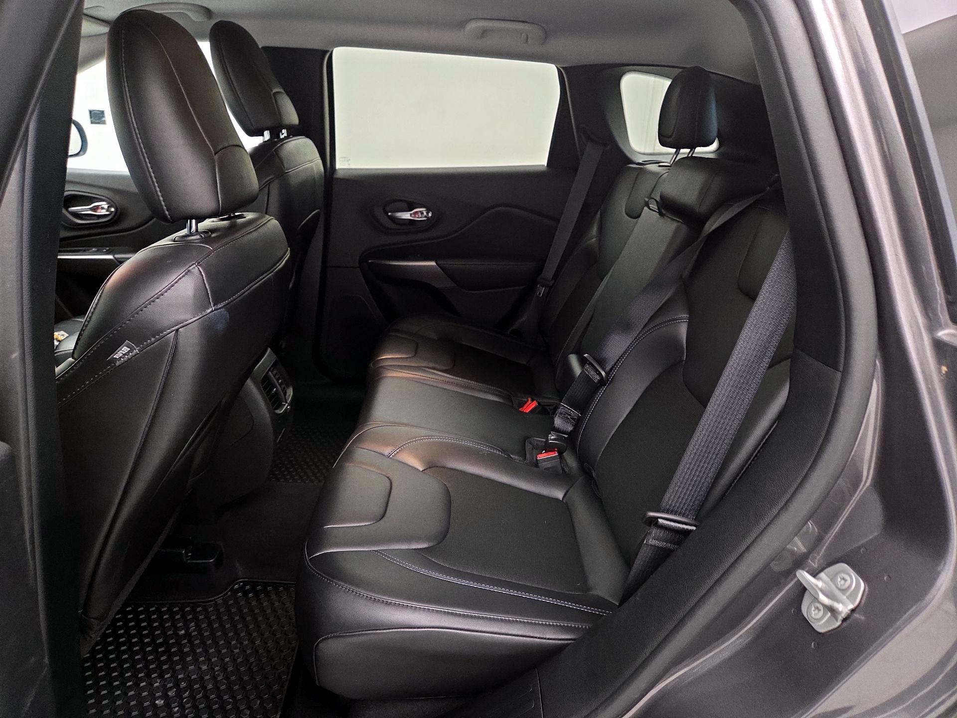 Thumbnail: 2020 Jeep Cherokee - 19