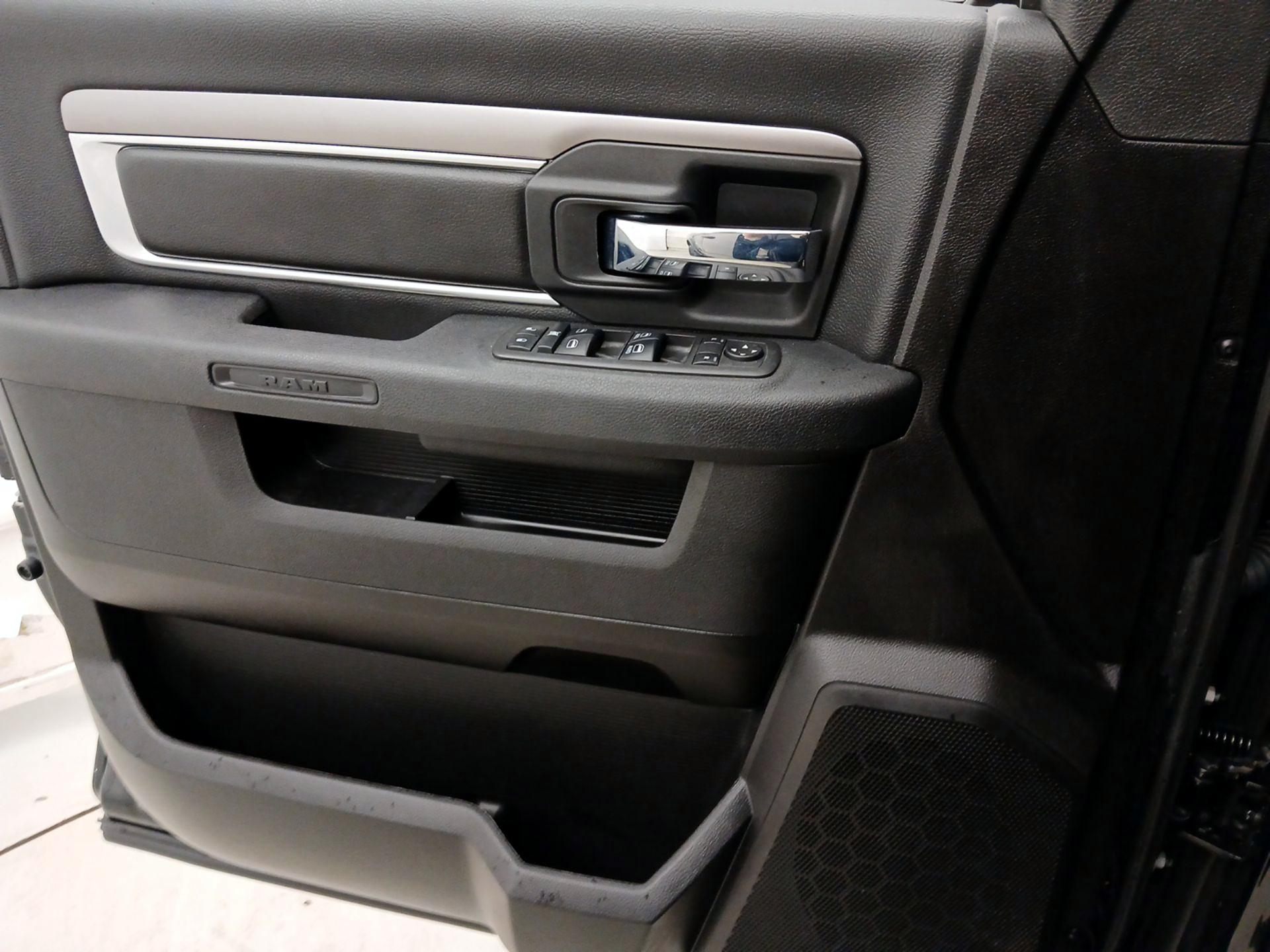 Thumbnail: 2022 RAM 1500 Classic - 12