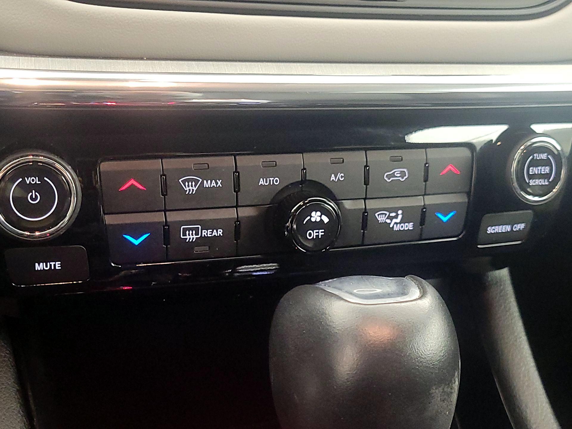 Thumbnail: 2022 Jeep Compass - 16