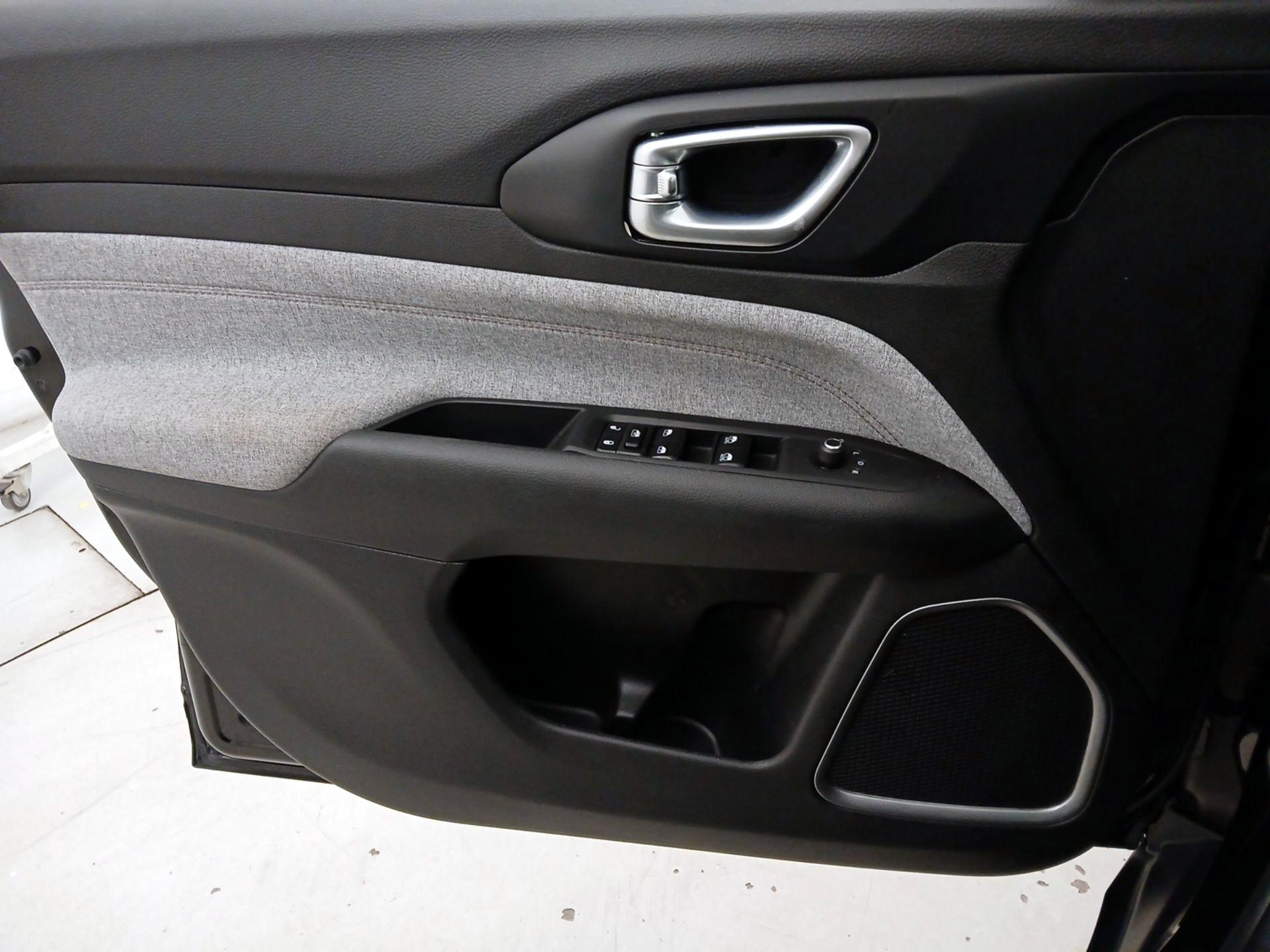 Thumbnail: 2022 Jeep Compass - 12