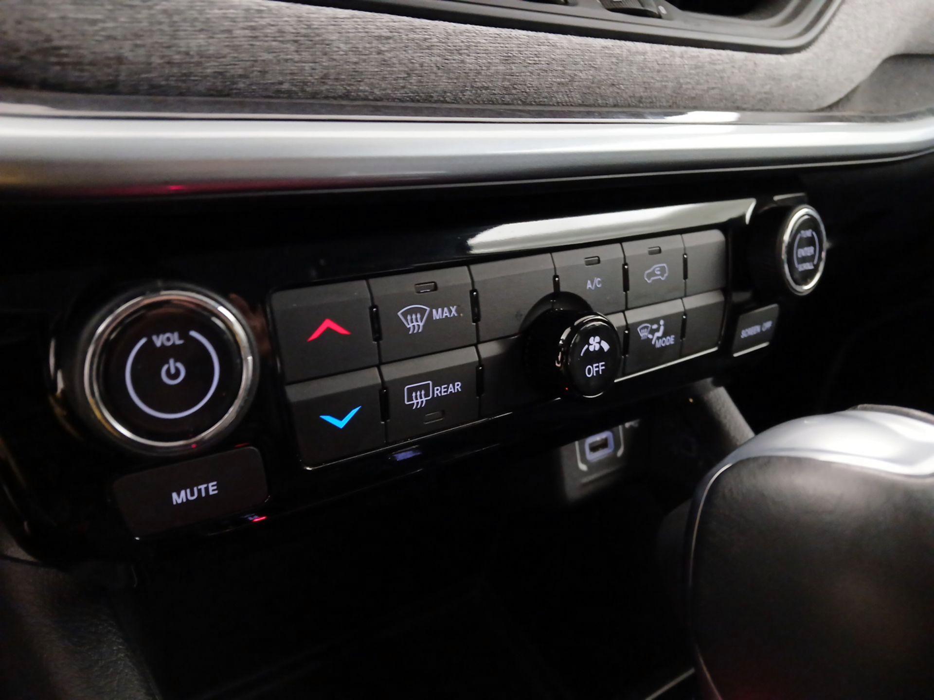 Thumbnail: 2022 Jeep Compass - 16