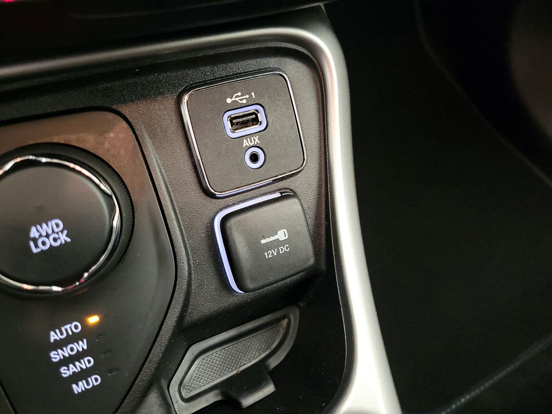 Thumbnail: 2020 Jeep Compass - 18