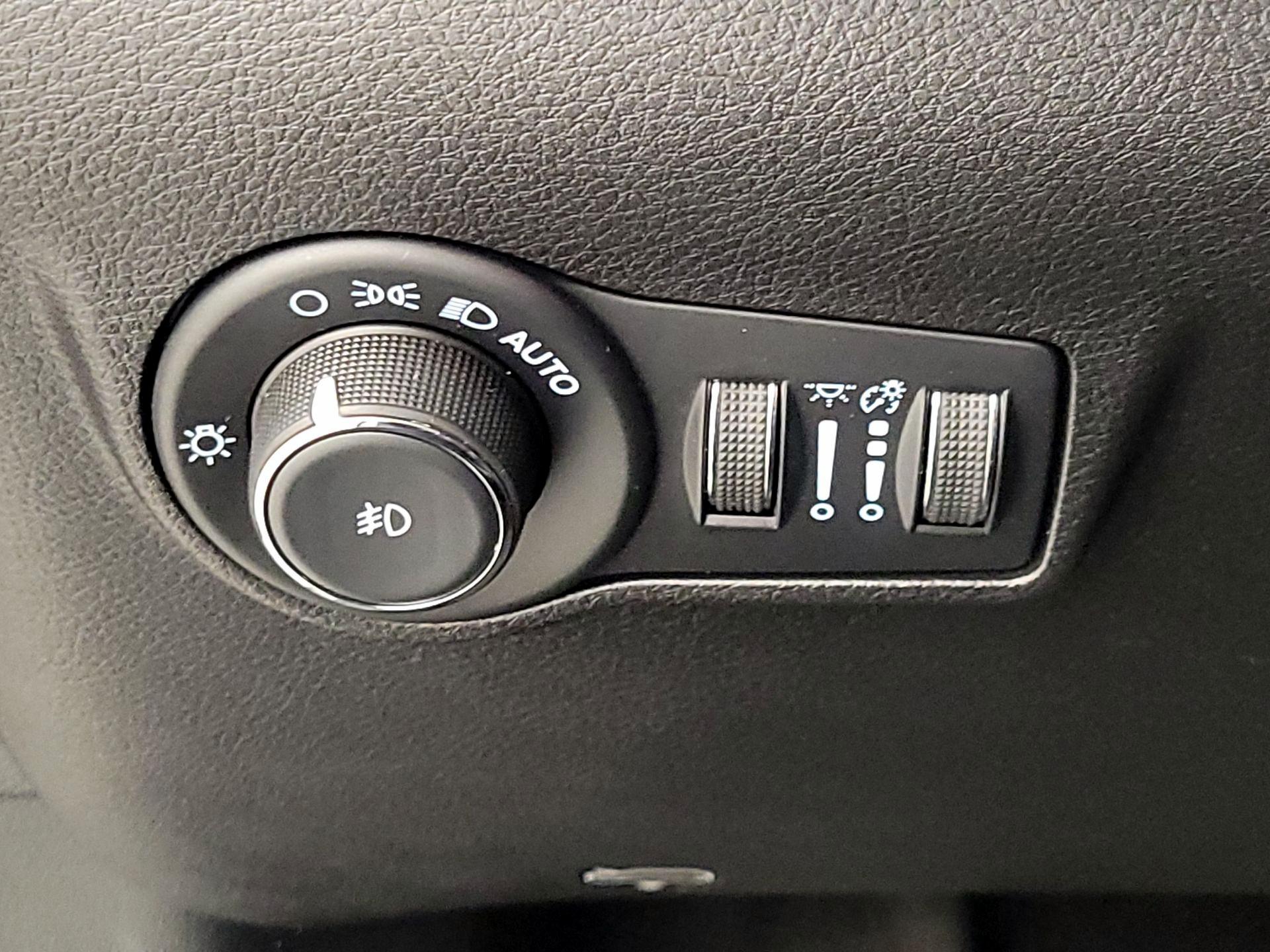 Thumbnail: 2022 Jeep Compass - 13