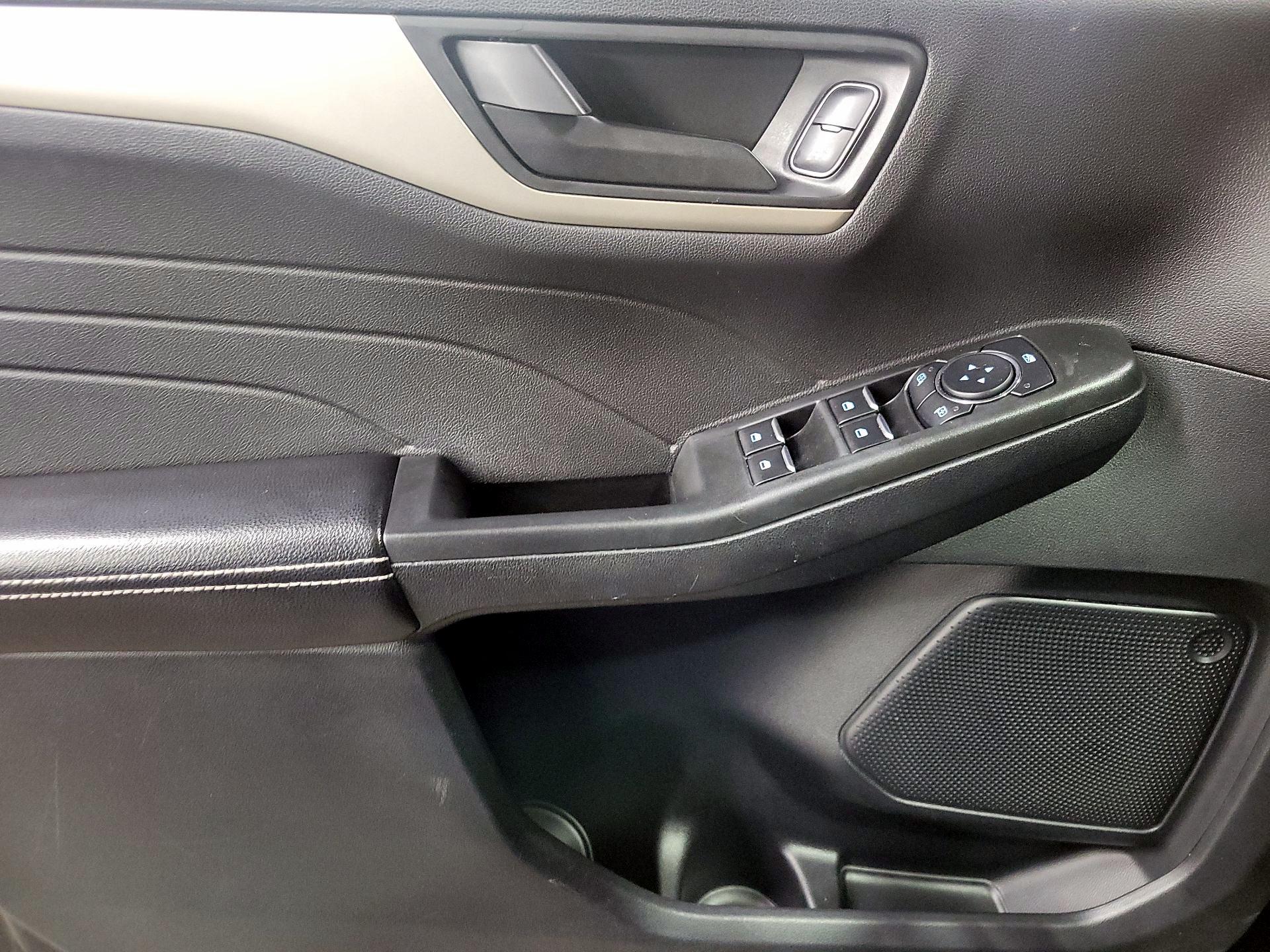 Thumbnail: 2022 Ford Escape - 12