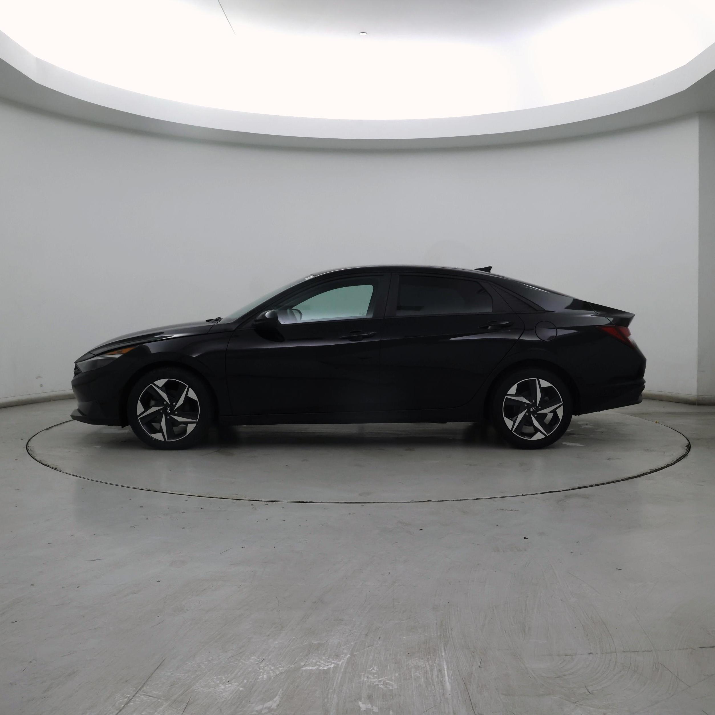 Thumbnail: 2023 Hyundai Elantra - 3