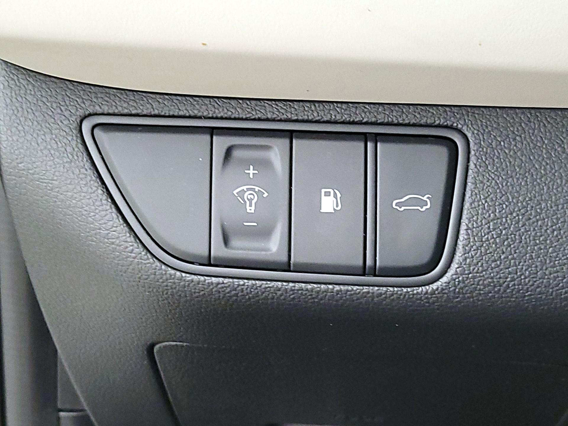 Thumbnail: 2023 Genesis G70 - 13