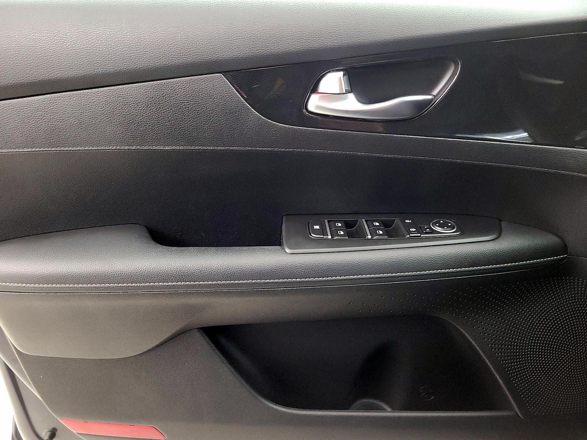 Thumbnail: 2023 Kia Forte - 12