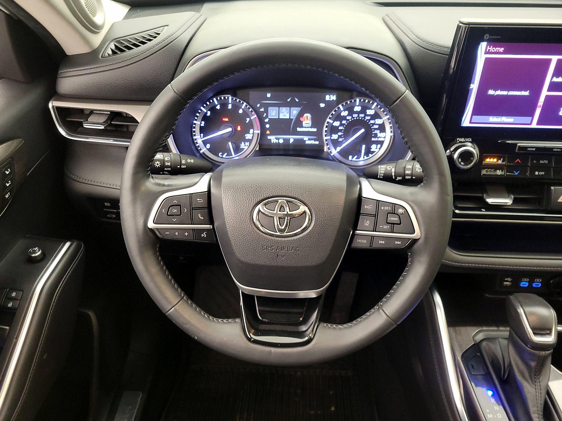 Thumbnail: 2022 Toyota Highlander - 10