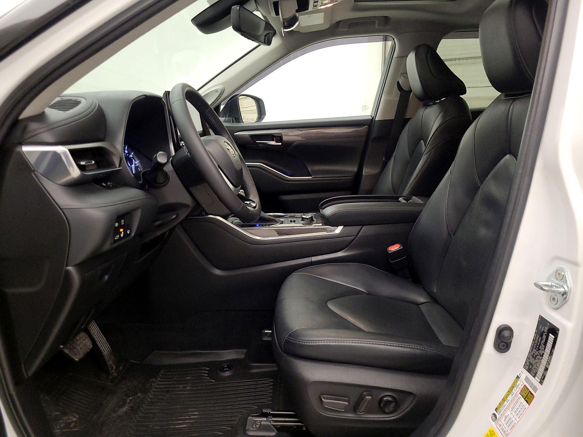 Thumbnail: 2022 Toyota Highlander - 11