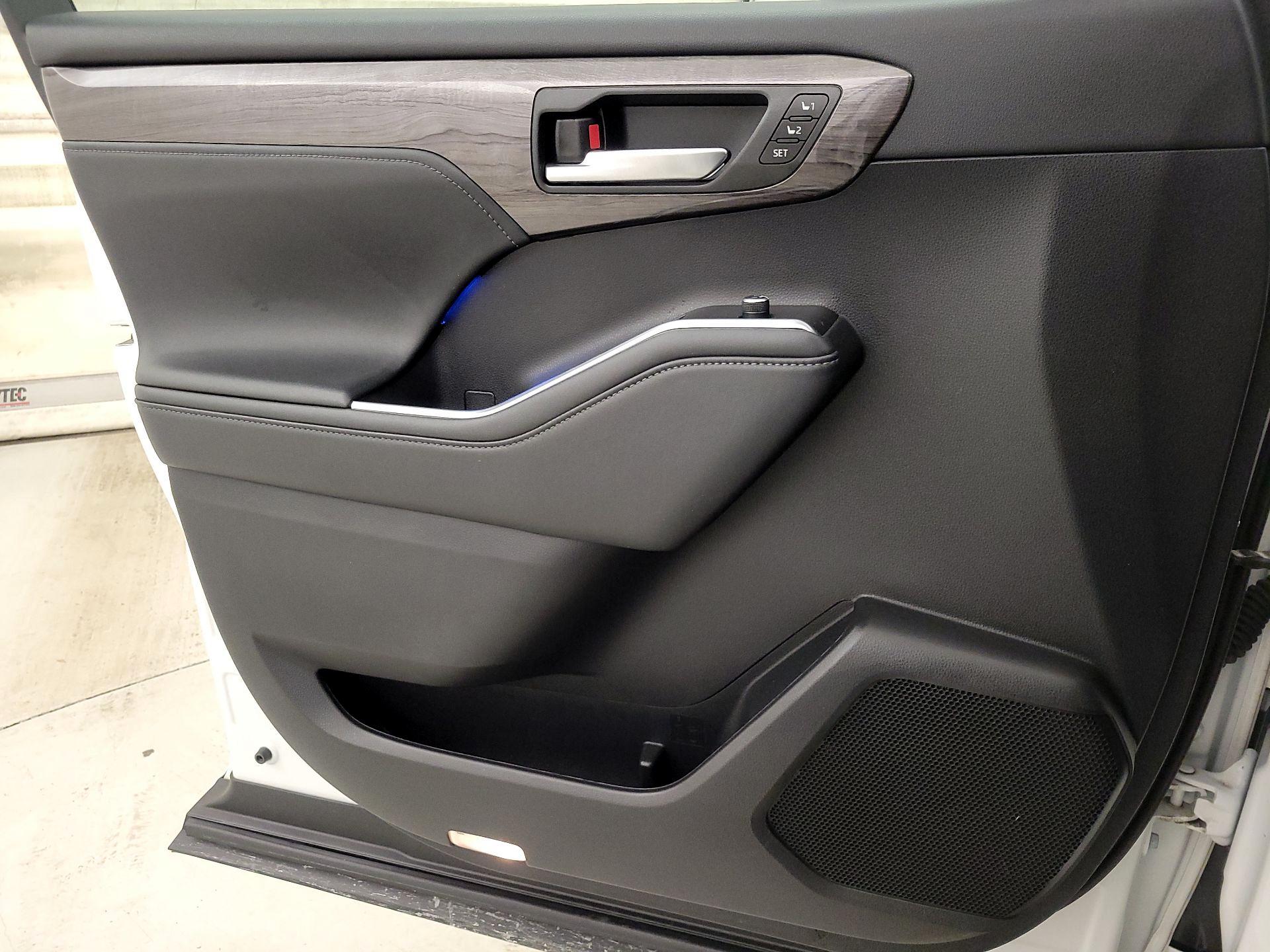 Thumbnail: 2022 Toyota Highlander - 12