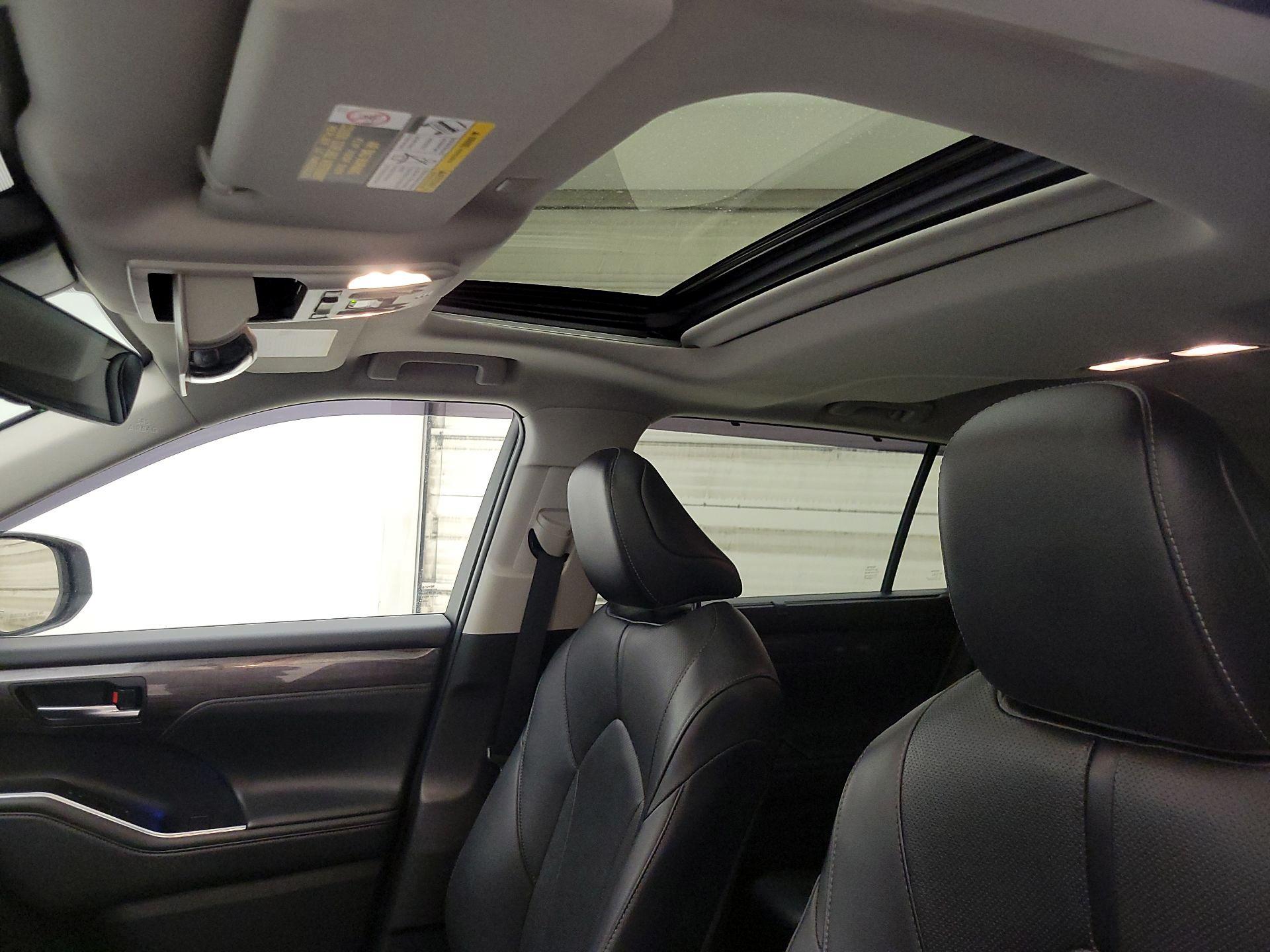 Thumbnail: 2022 Toyota Highlander - 19