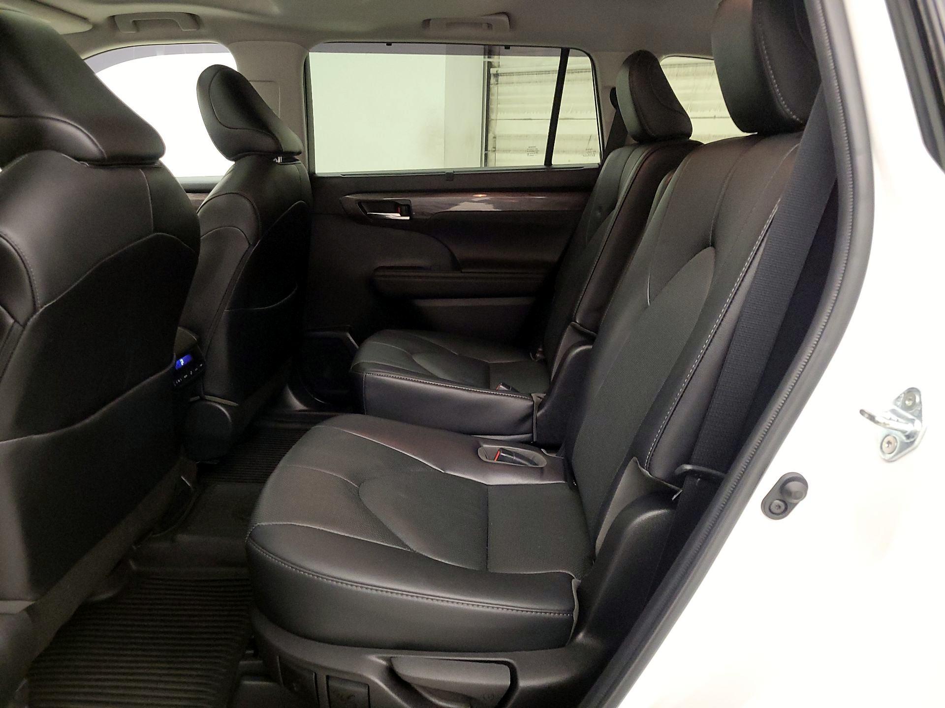 Thumbnail: 2022 Toyota Highlander - 20